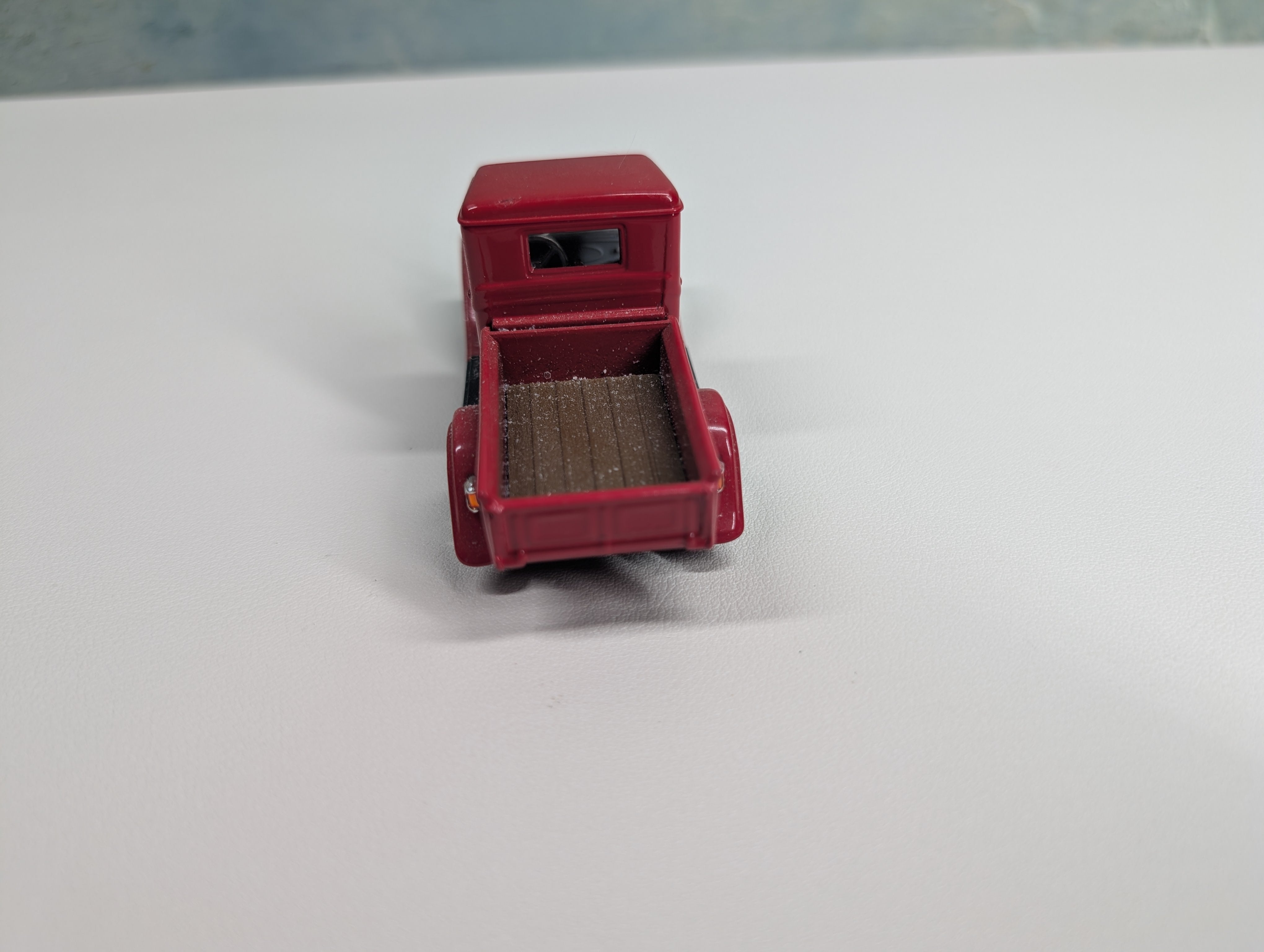 USED Road Signature 94232 1934 Ford Pick-Up, Red, 1:43 Scale