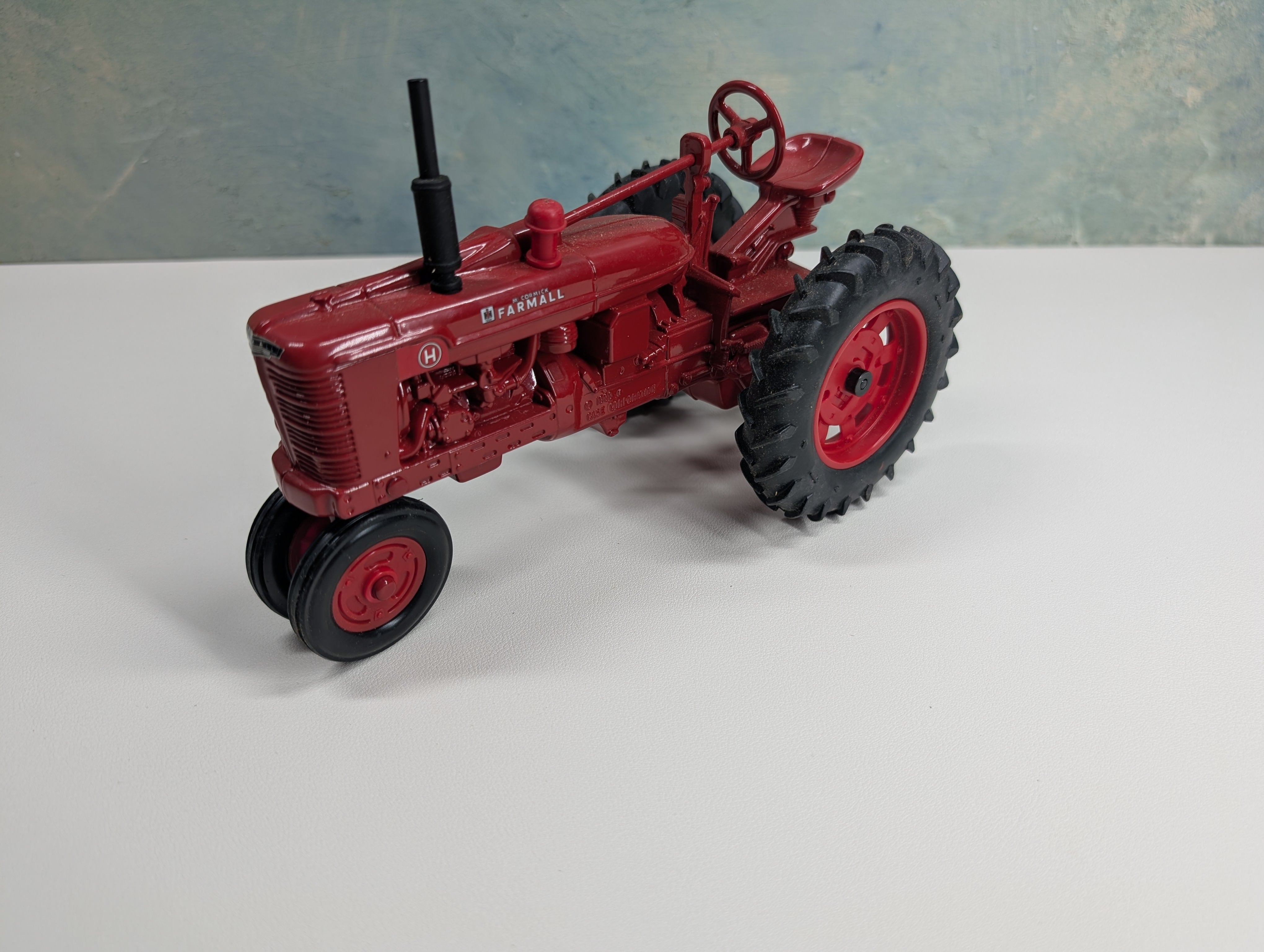 USED ERTL Large Farmall Red Tractor (1988 Production), Case