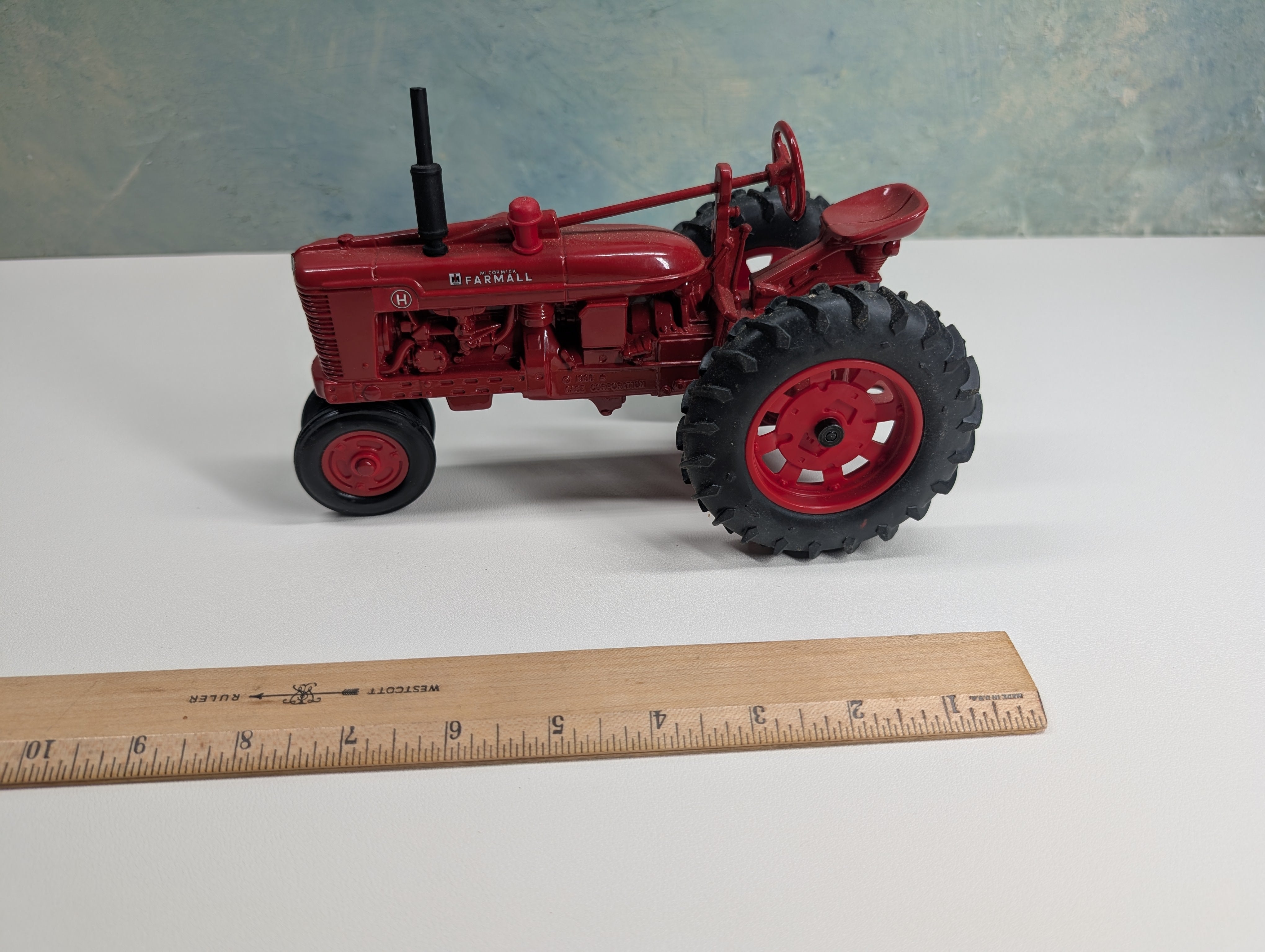 USED ERTL Large Farmall Red Tractor (1988 Production), Case
