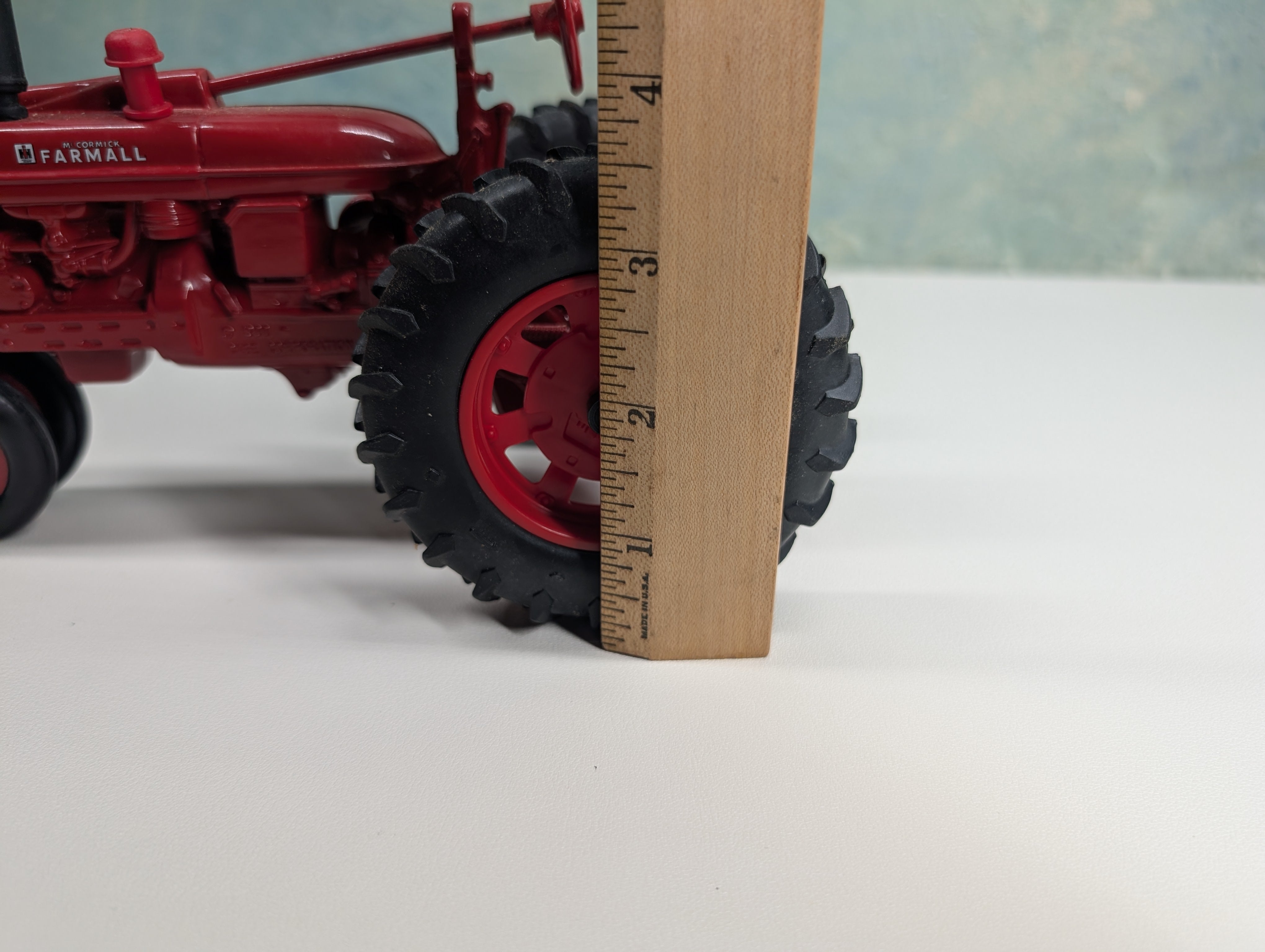 USED ERTL Large Farmall Red Tractor (1988 Production), Case