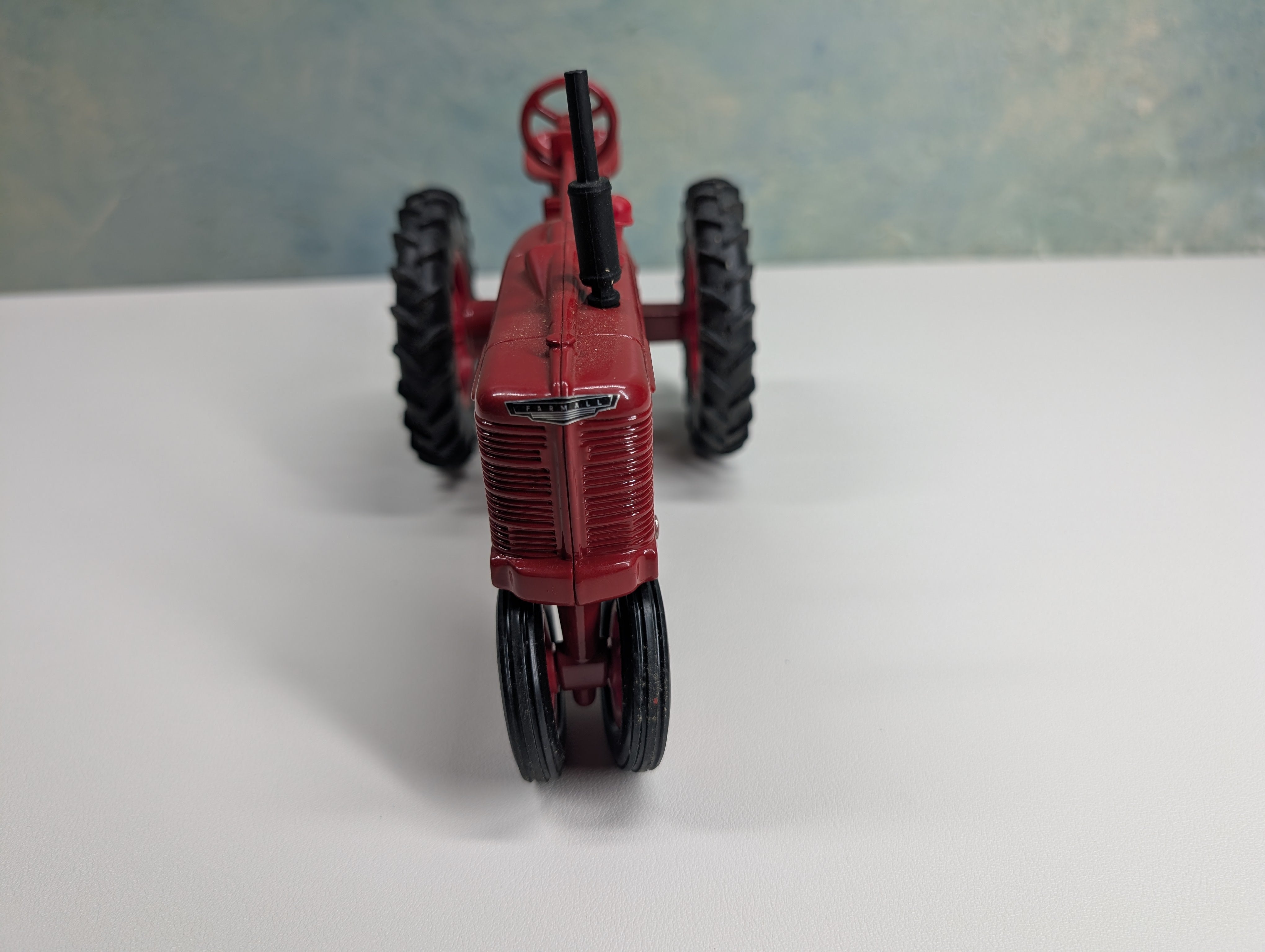USED ERTL Large Farmall Red Tractor (1988 Production), Case