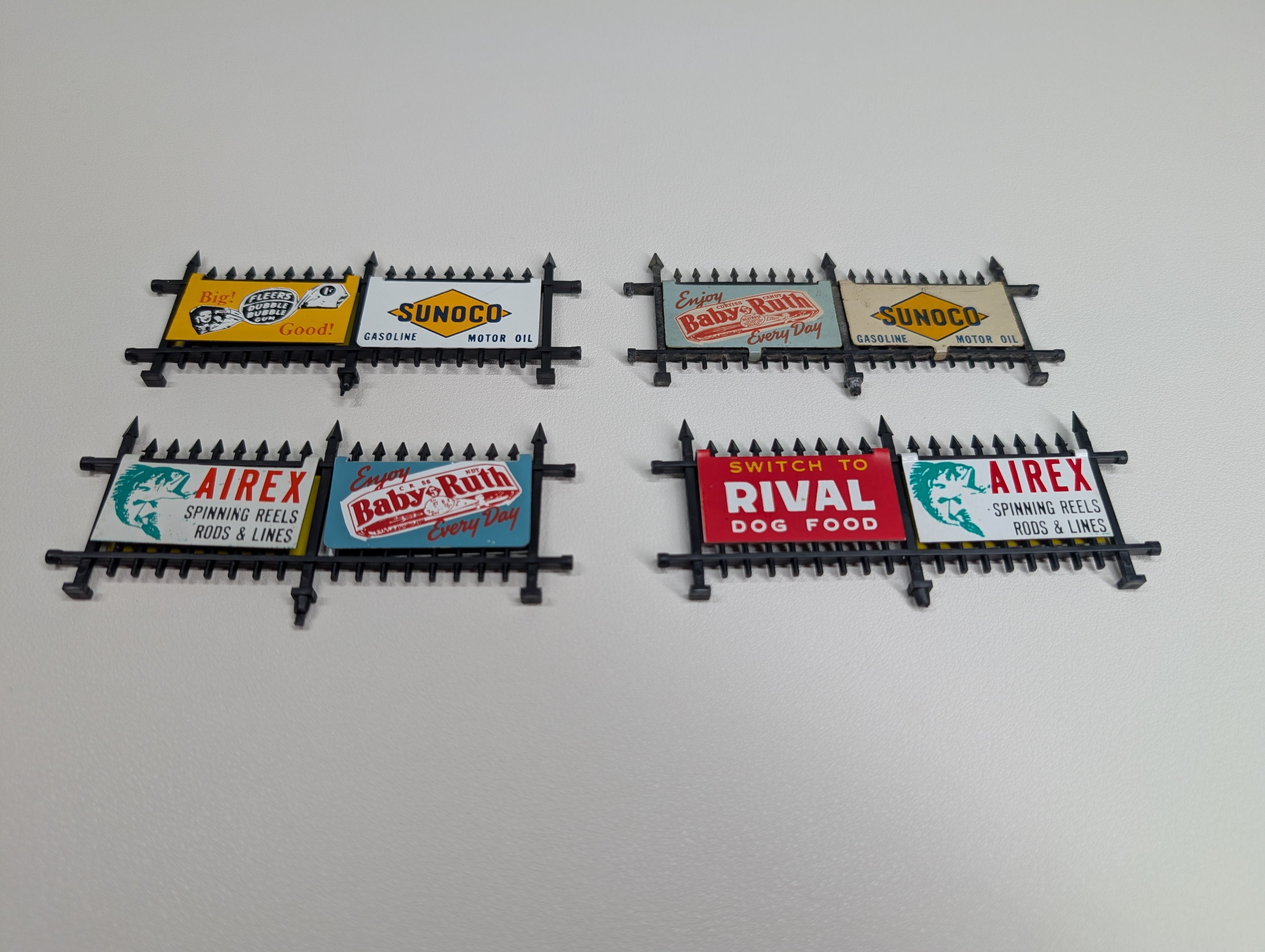 USED Lionel O 256 Freight Station Billboards with Fence