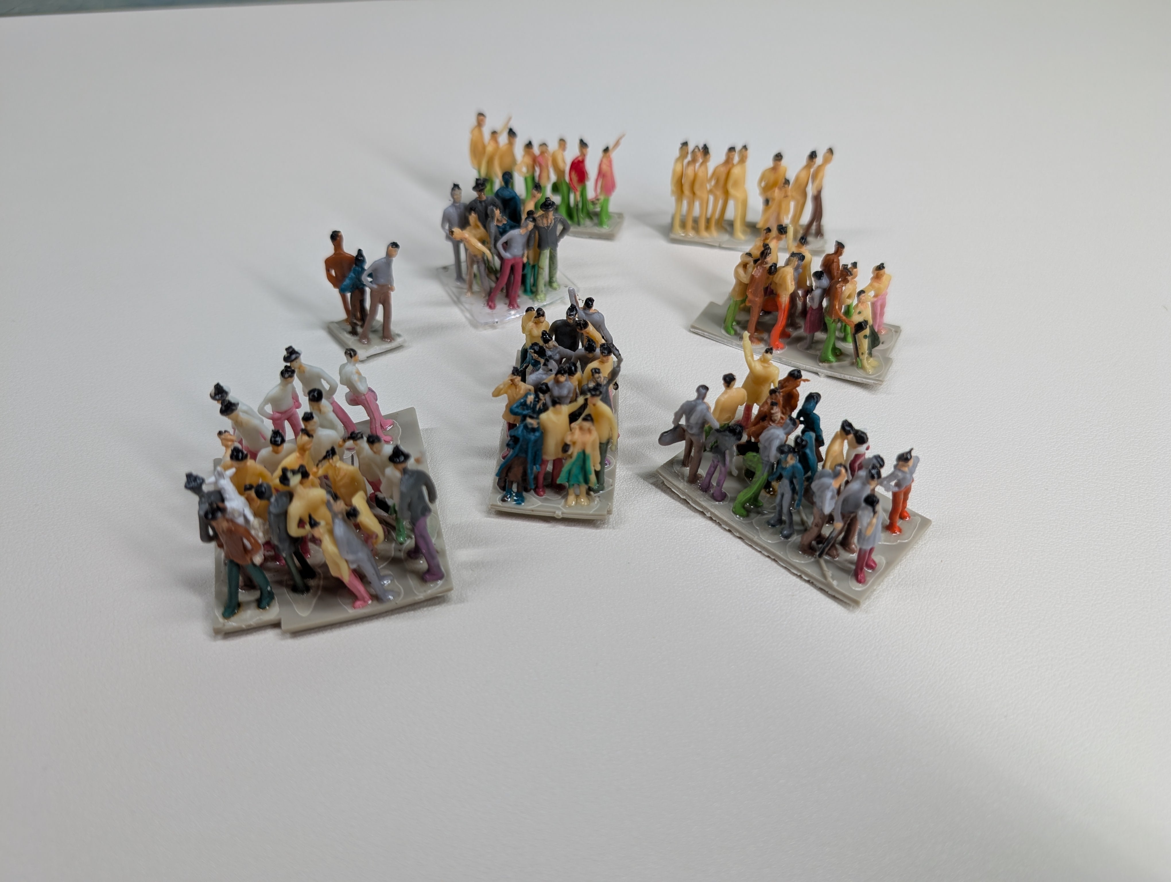 USED HO Scale Groups of People