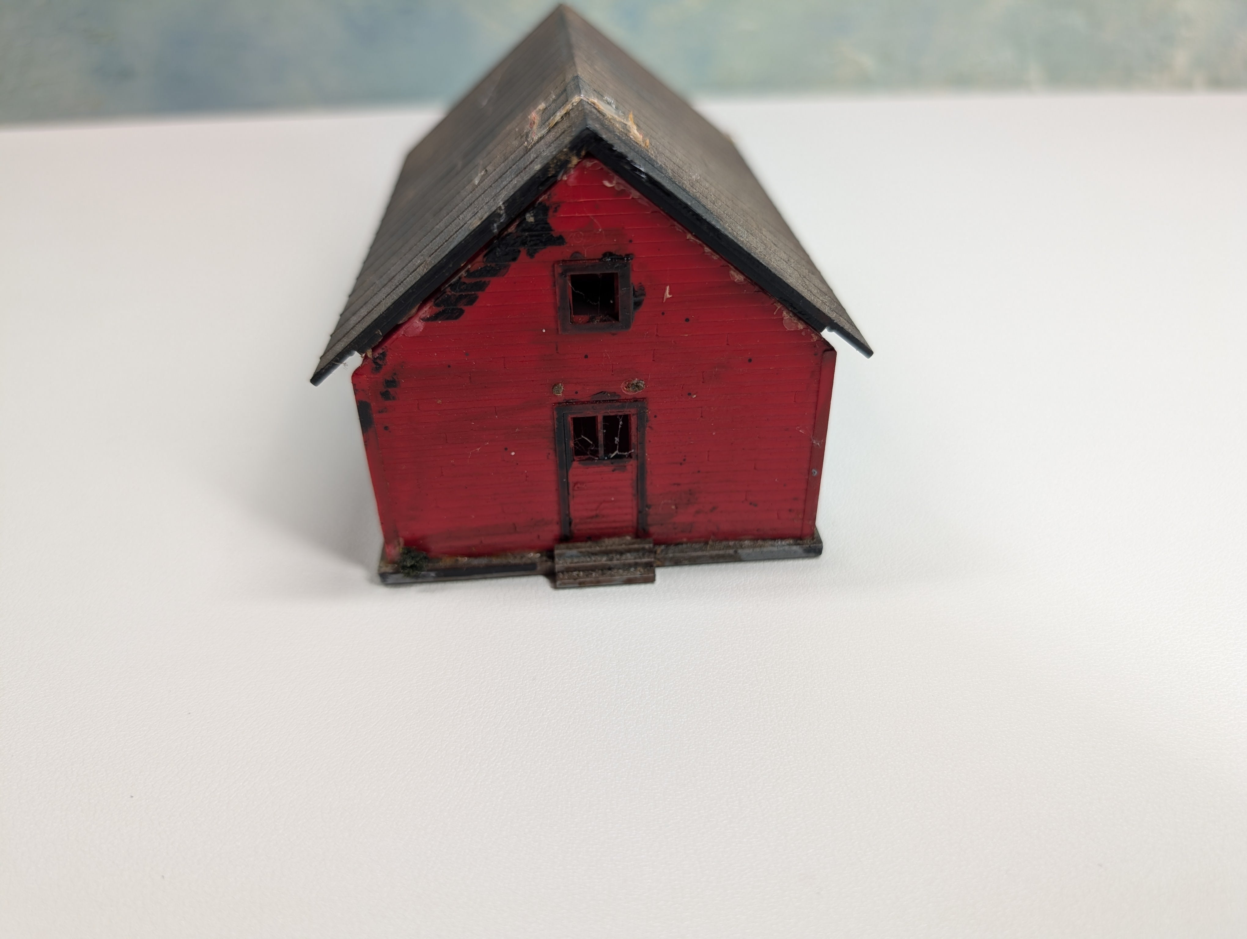 USED HO Scale Red Barn