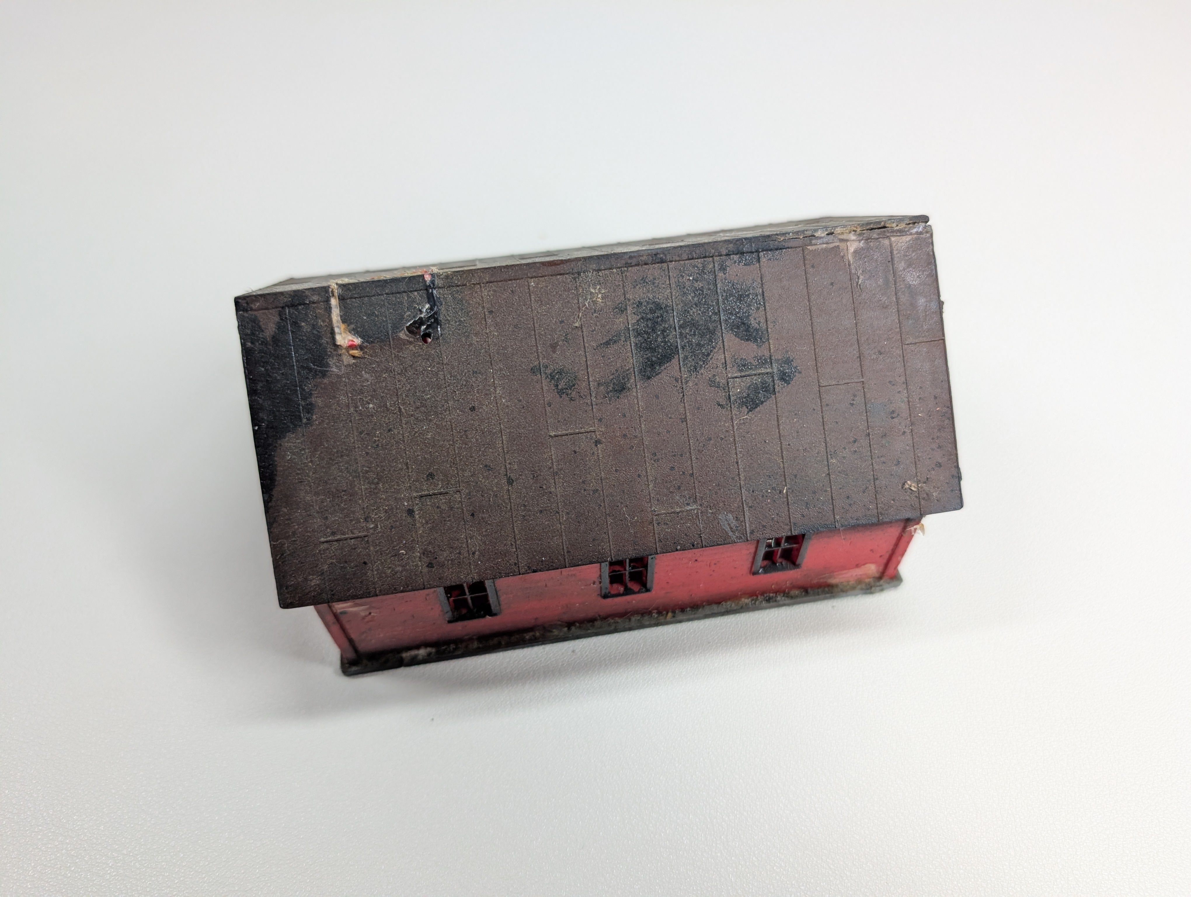 USED HO Scale Red Barn