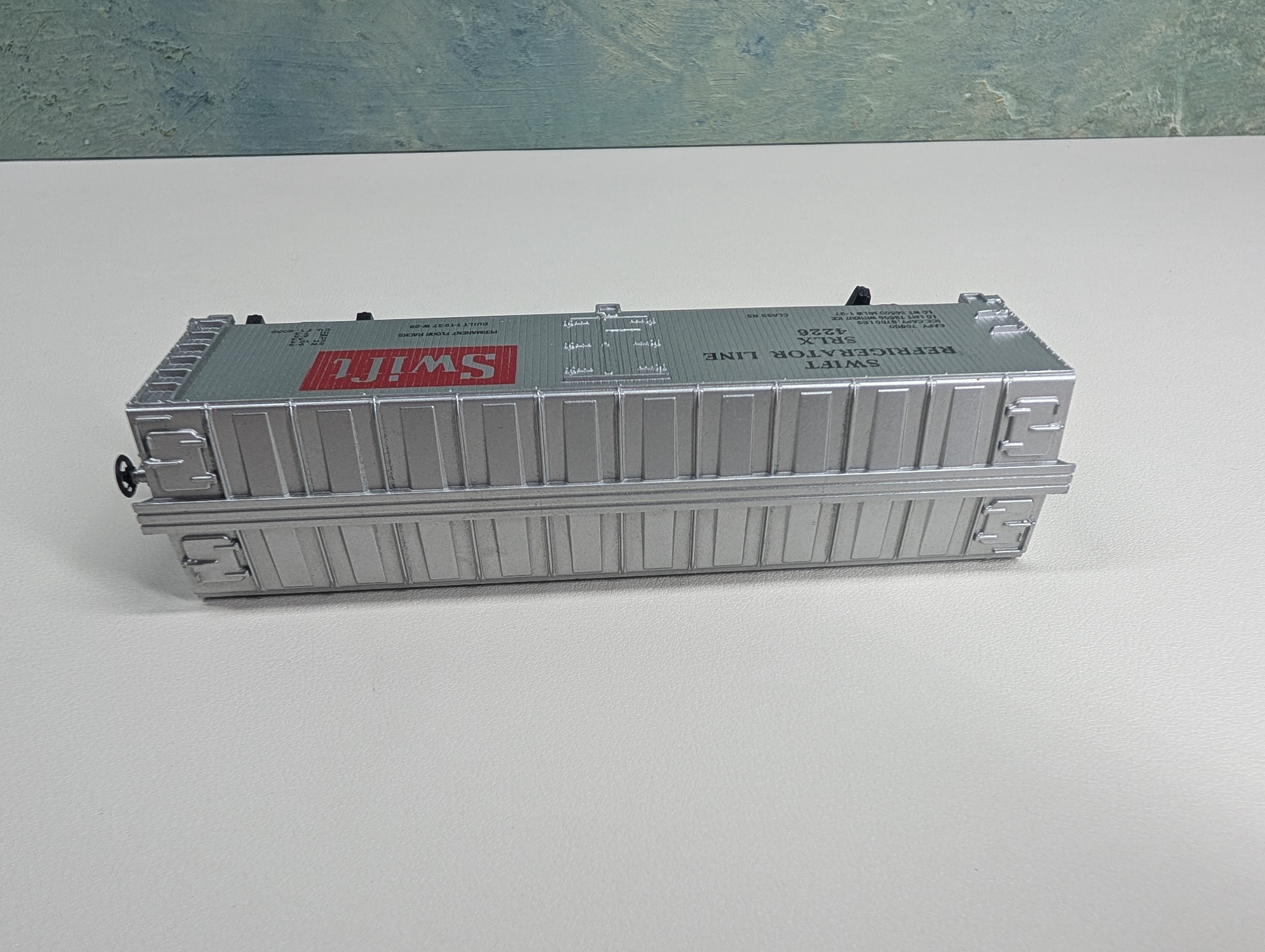 USED Tyco HO Scale 40' Box Car Swift Refrigerator Line SRLX #4226