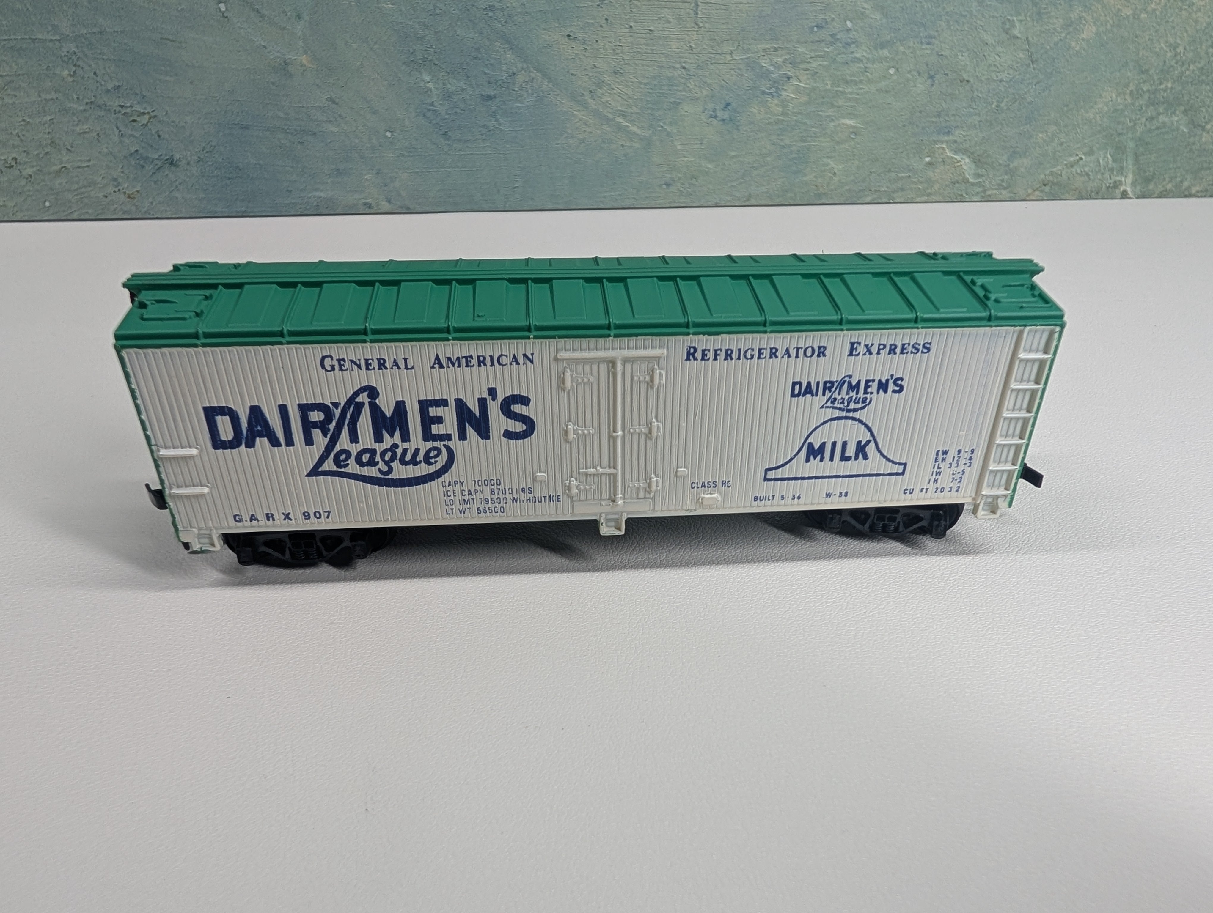 USED Tyco HO Scale 40' Box Car Dairymen's League GARX #907