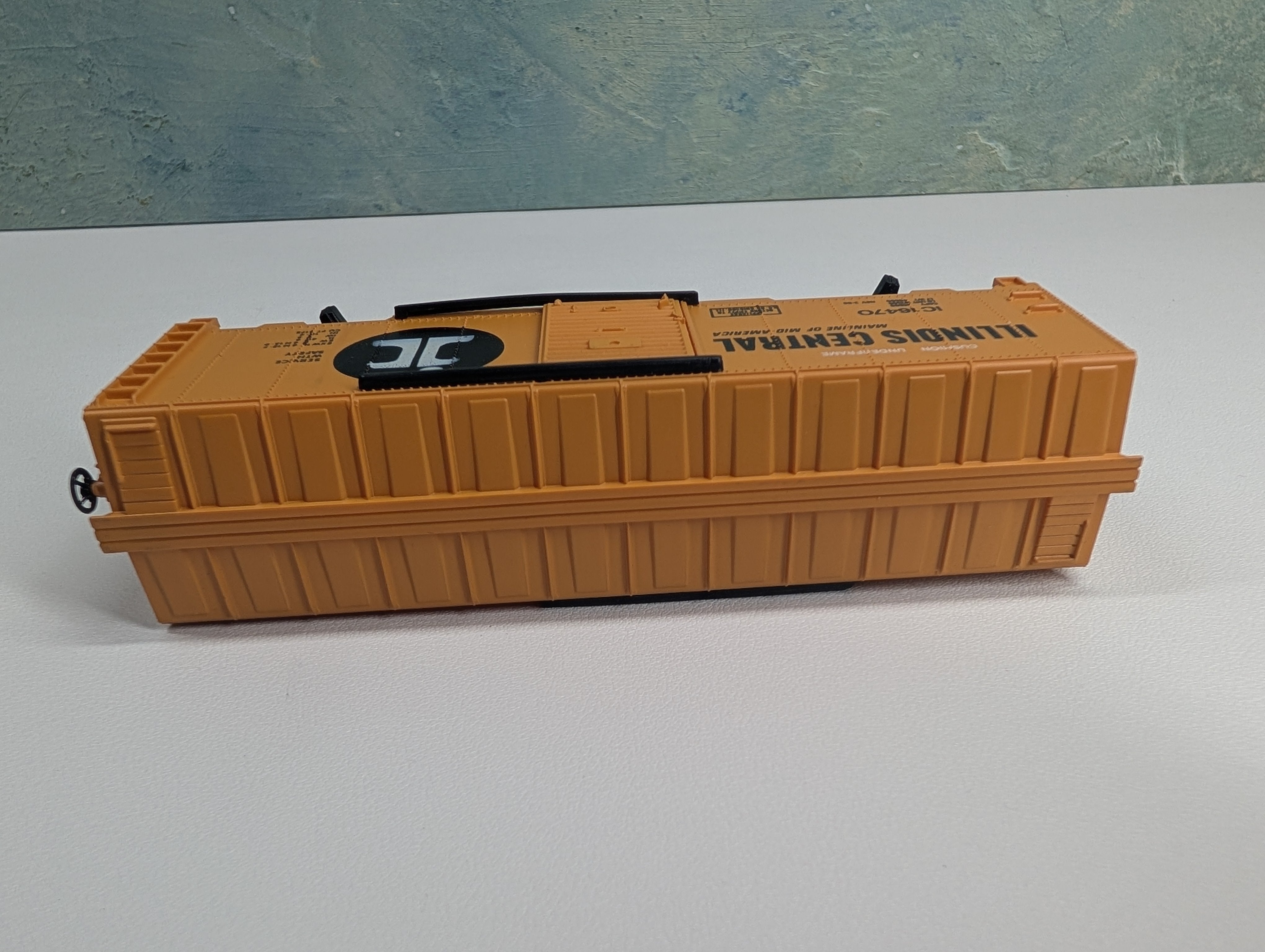 USED Tyco HO Scale 40' Box Car Illinois Central IC #16470