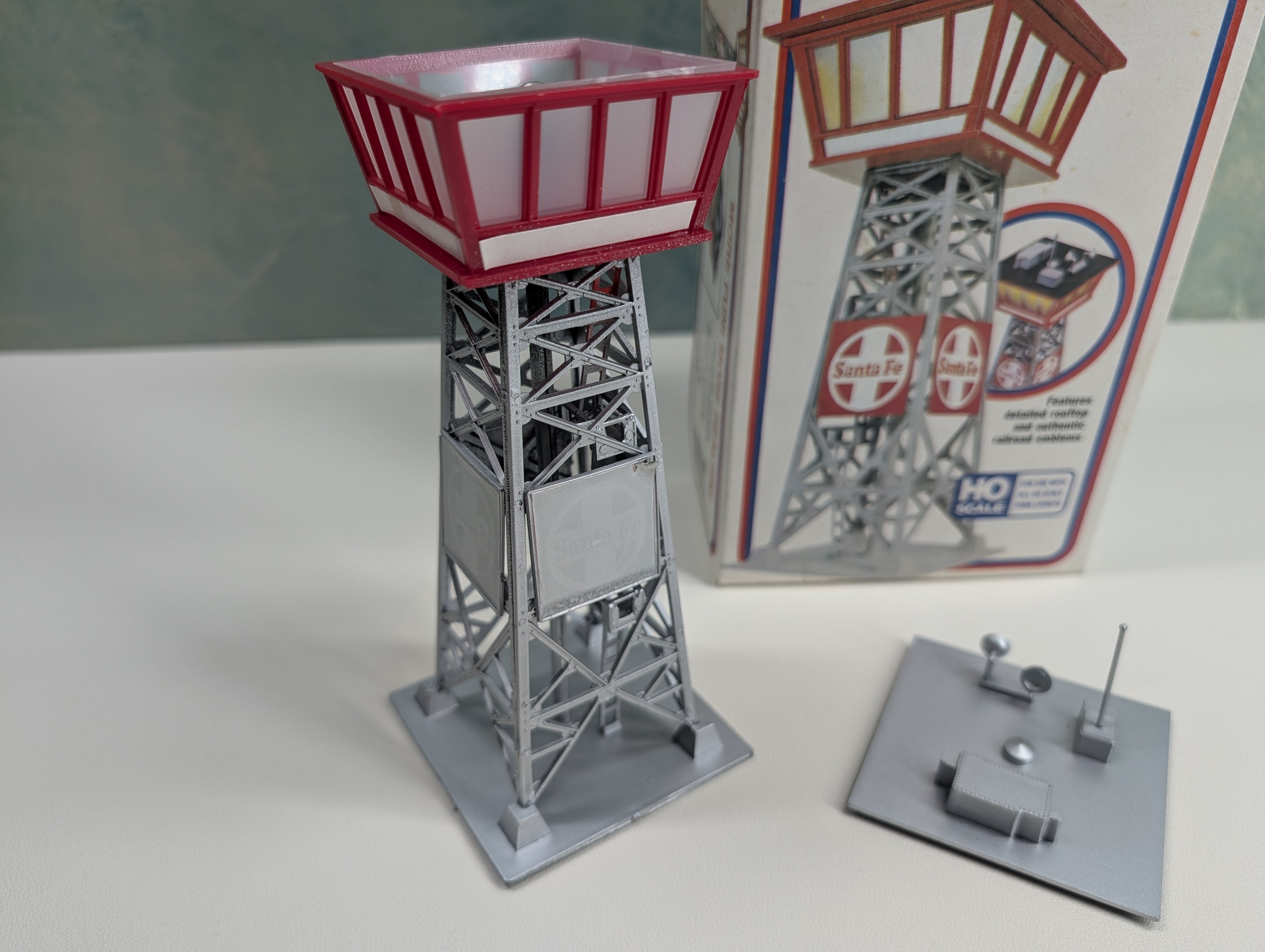 USED Life-Like 8208 HO Scale Operating Lighted Yard Tower