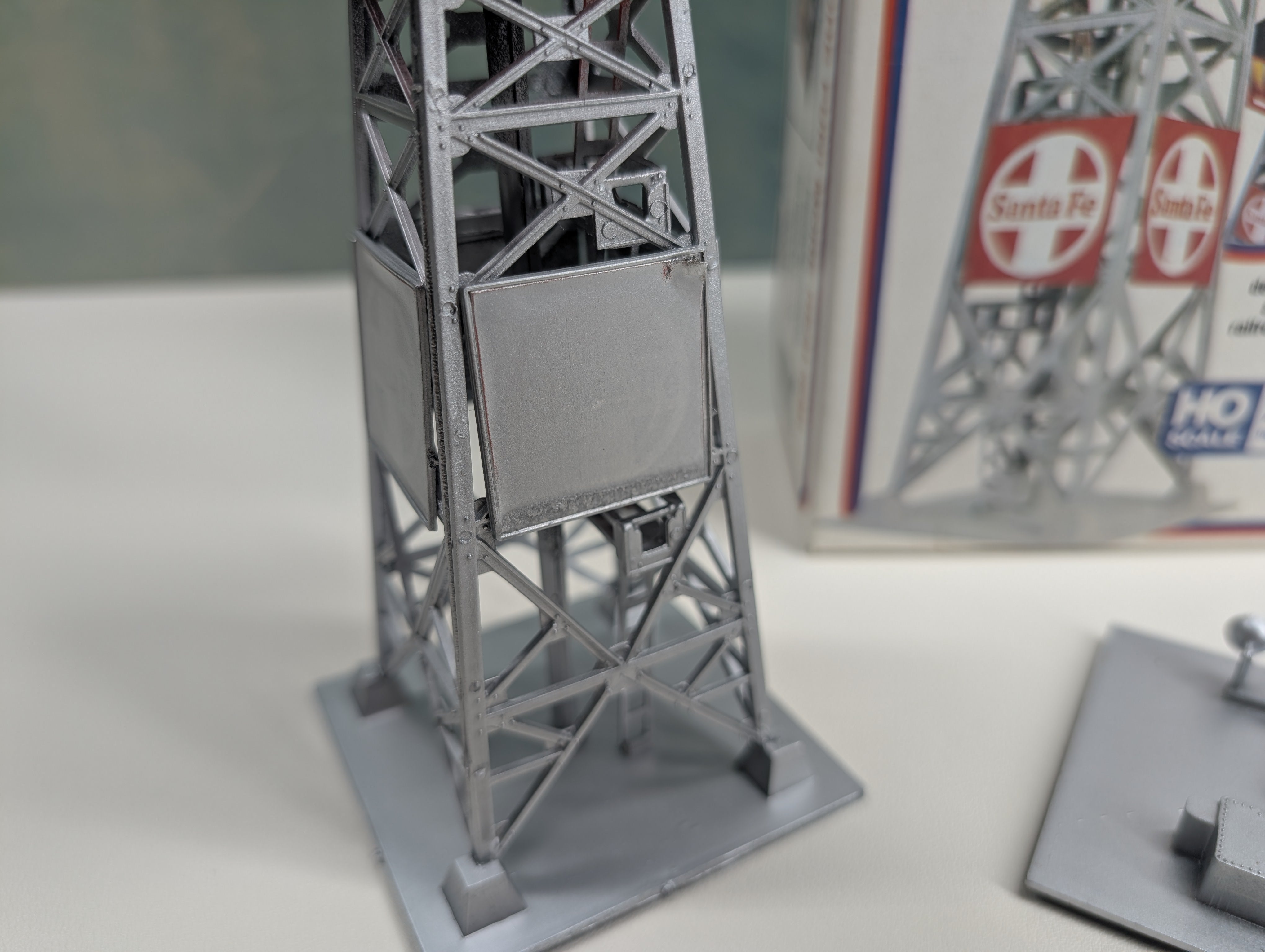 USED Life-Like 8208 HO Scale Operating Lighted Yard Tower