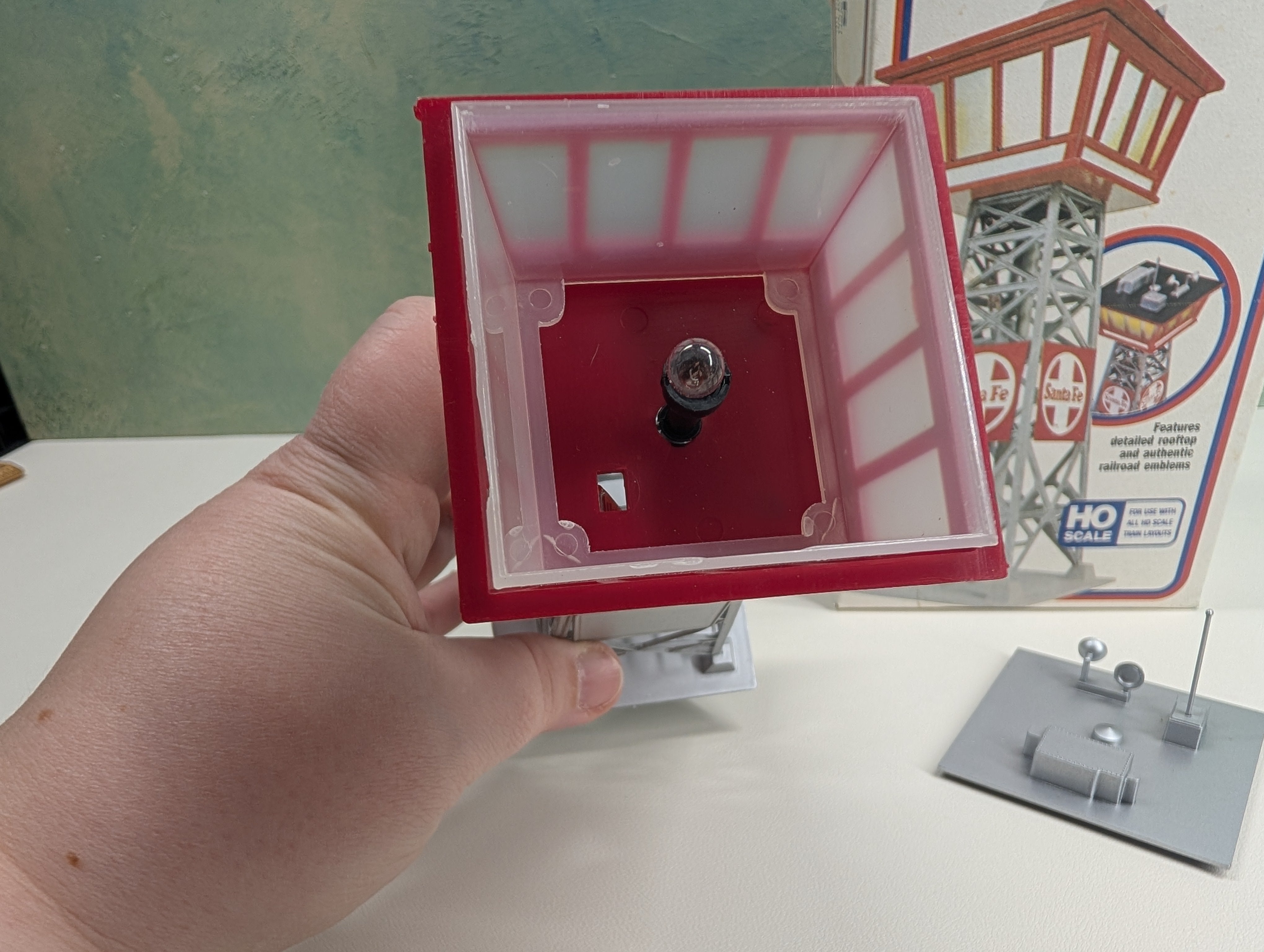 USED Life-Like 8208 HO Scale Operating Lighted Yard Tower