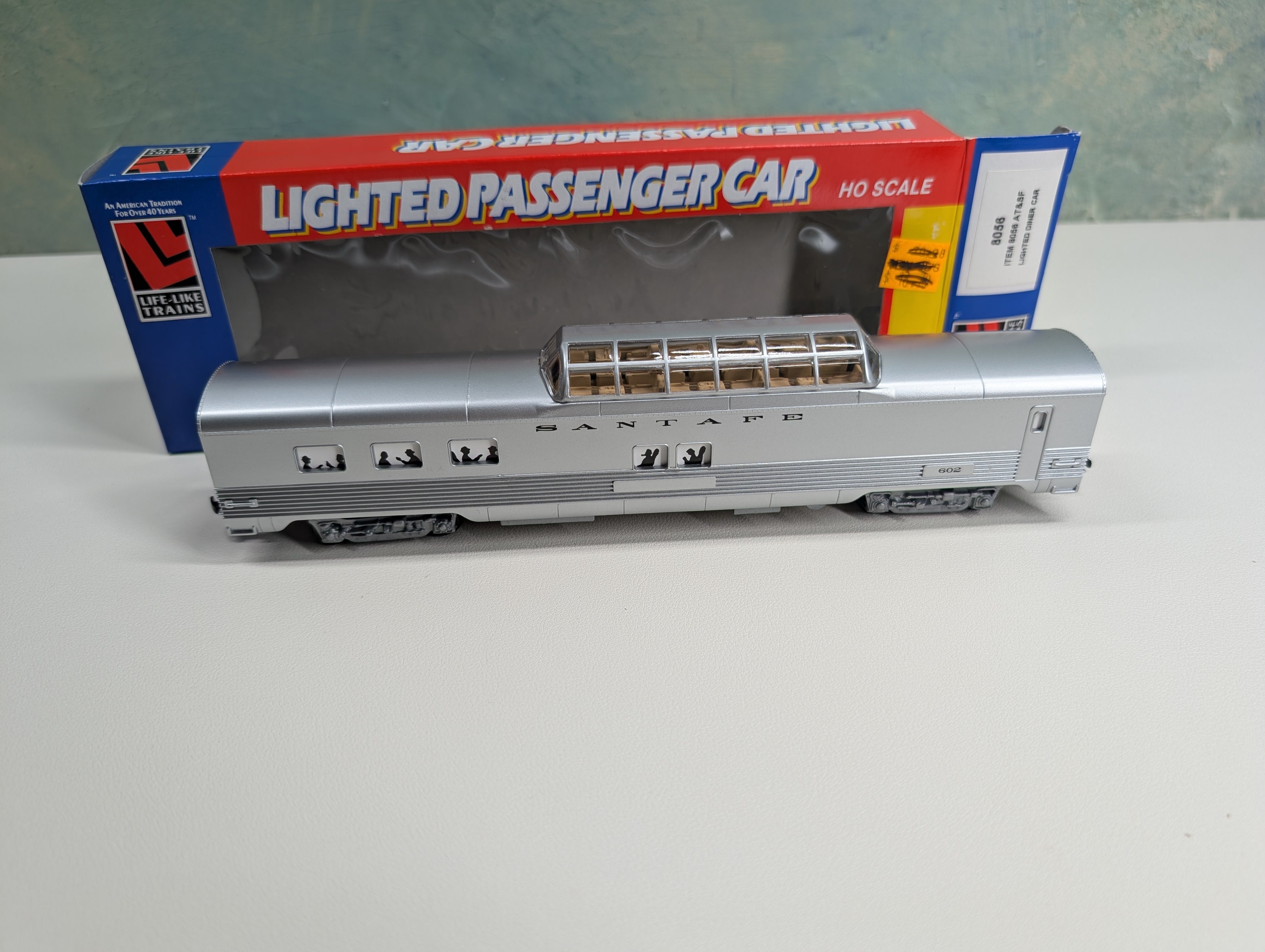 USED Life-Like 8056 HO Scale Lighted Diner Car Santa Fe #602
