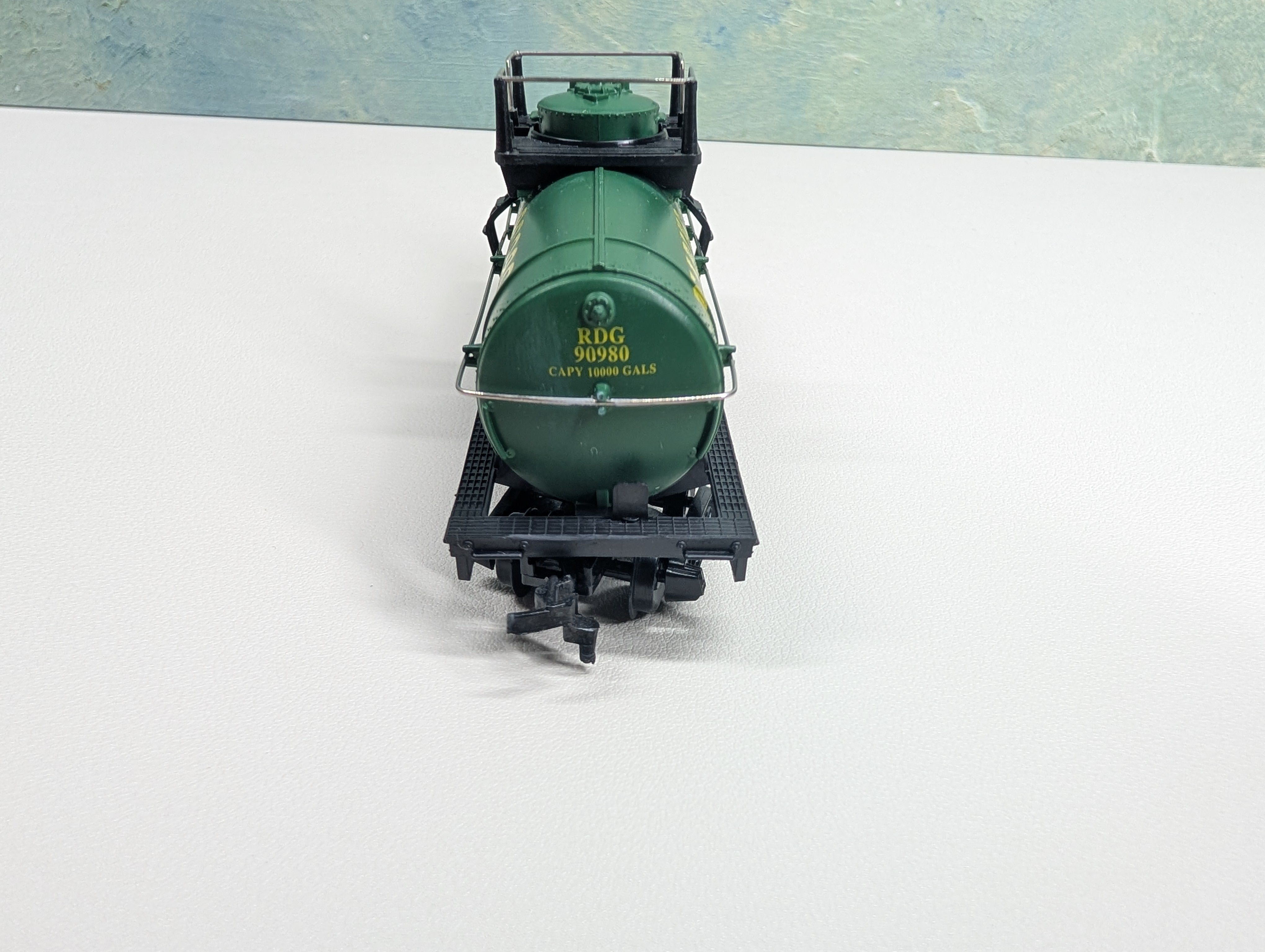 USED IHC HO Scale Tank Car Reading #90980