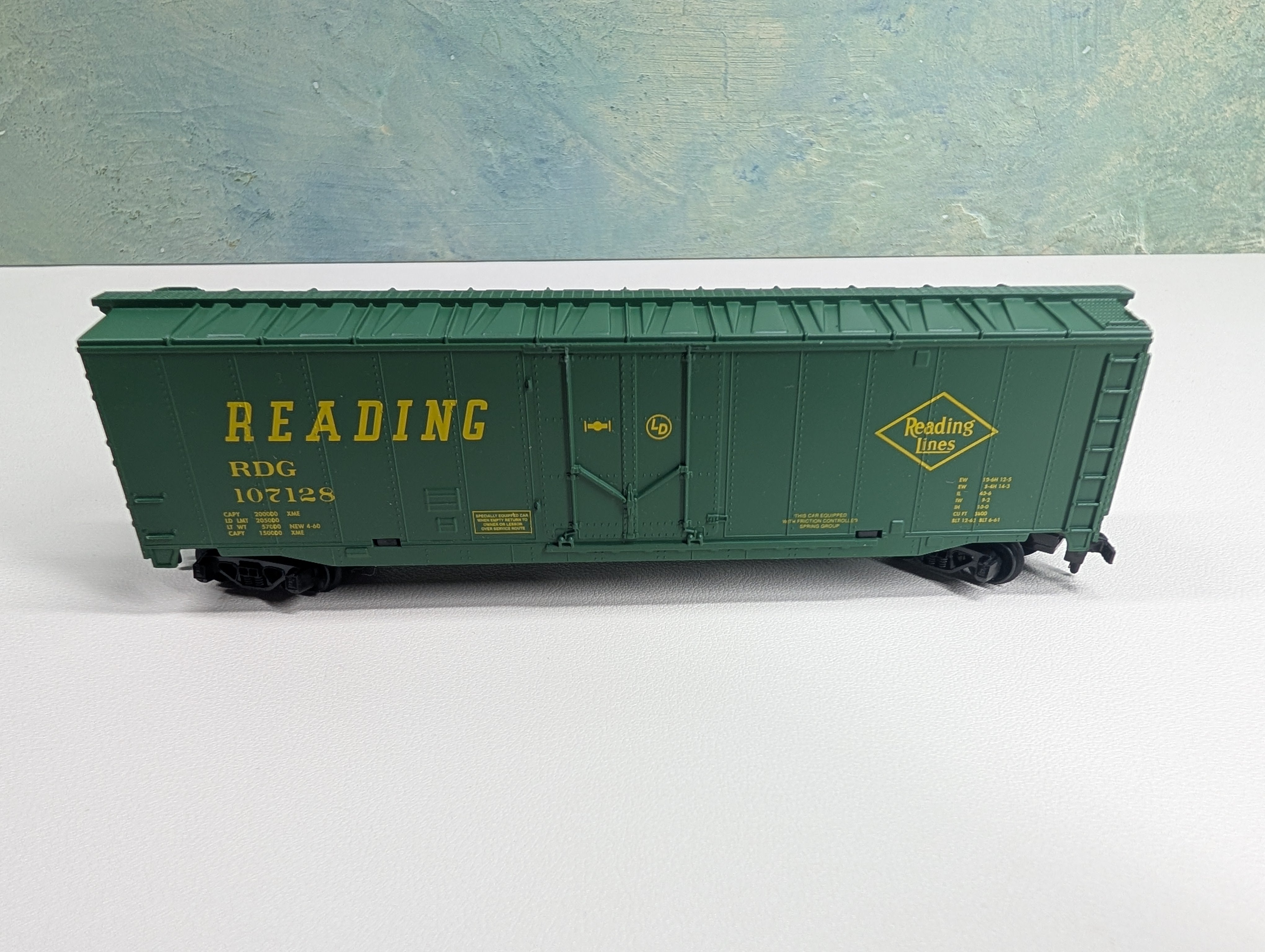 USED IHC HO Scale 50' Box Car Reading #107128