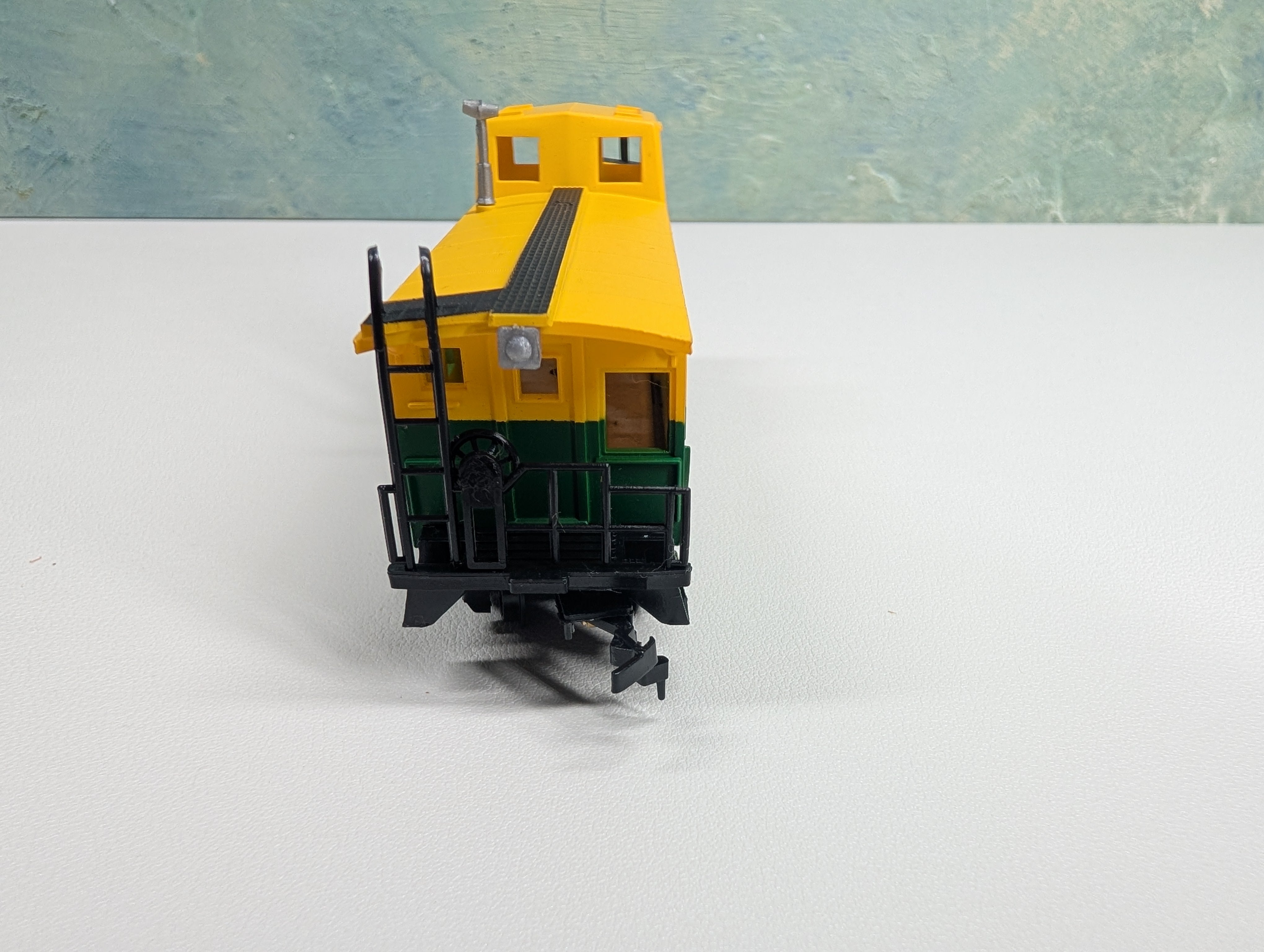 USED Bachmann 1041 HO Scale 36' Modern All Steel Caboose Reading #9355