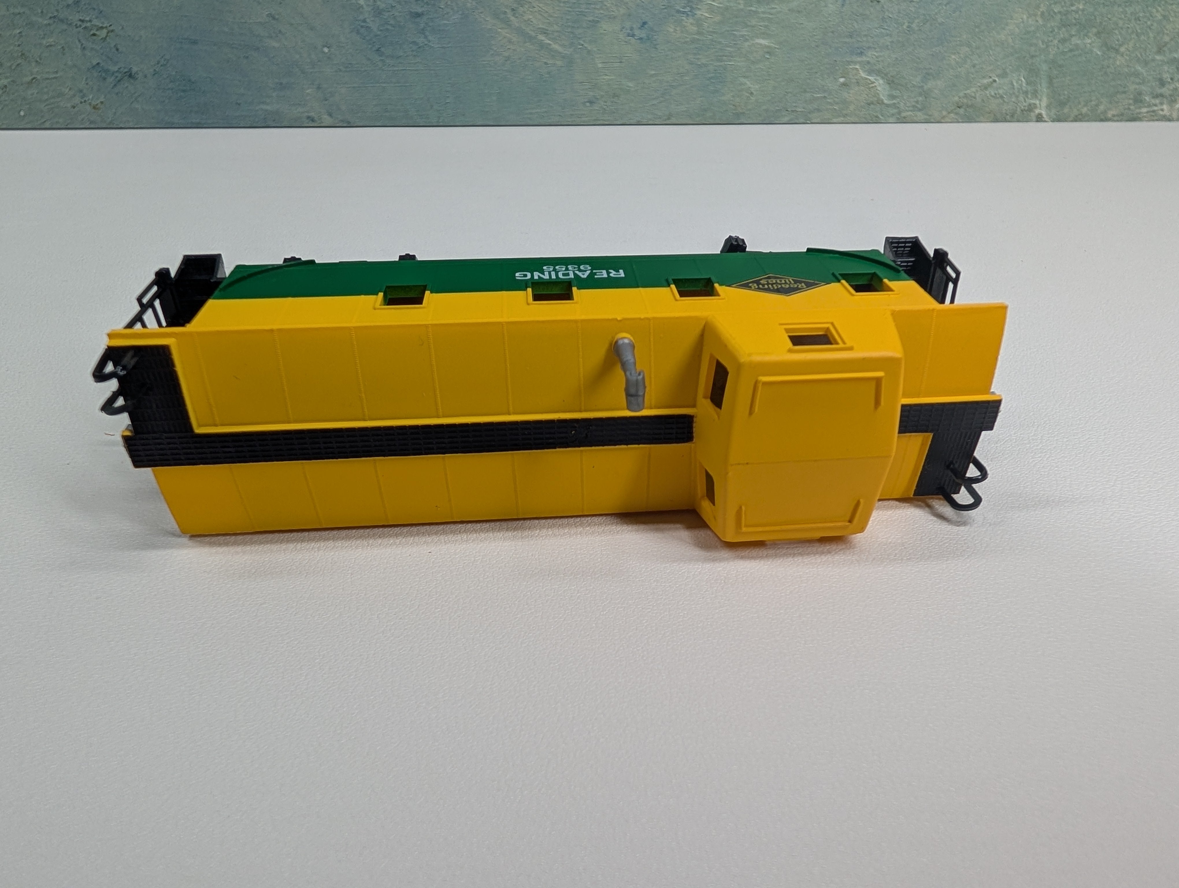 USED Bachmann 1041 HO Scale 36' Modern All Steel Caboose Reading #9355