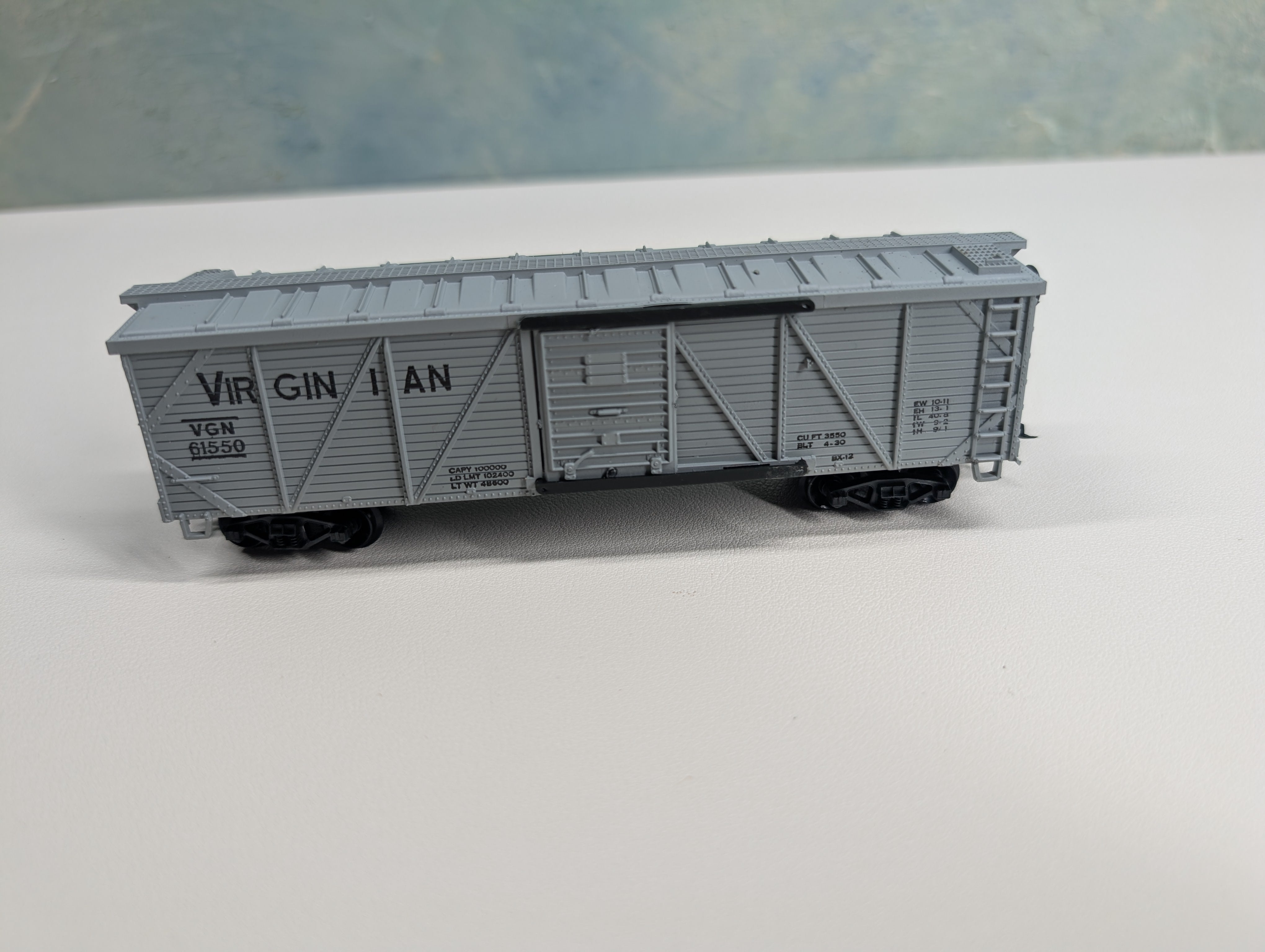 USED Life-Like 8518 HO Scale 40' Wood Braced Box Car Virginian VGN #61550