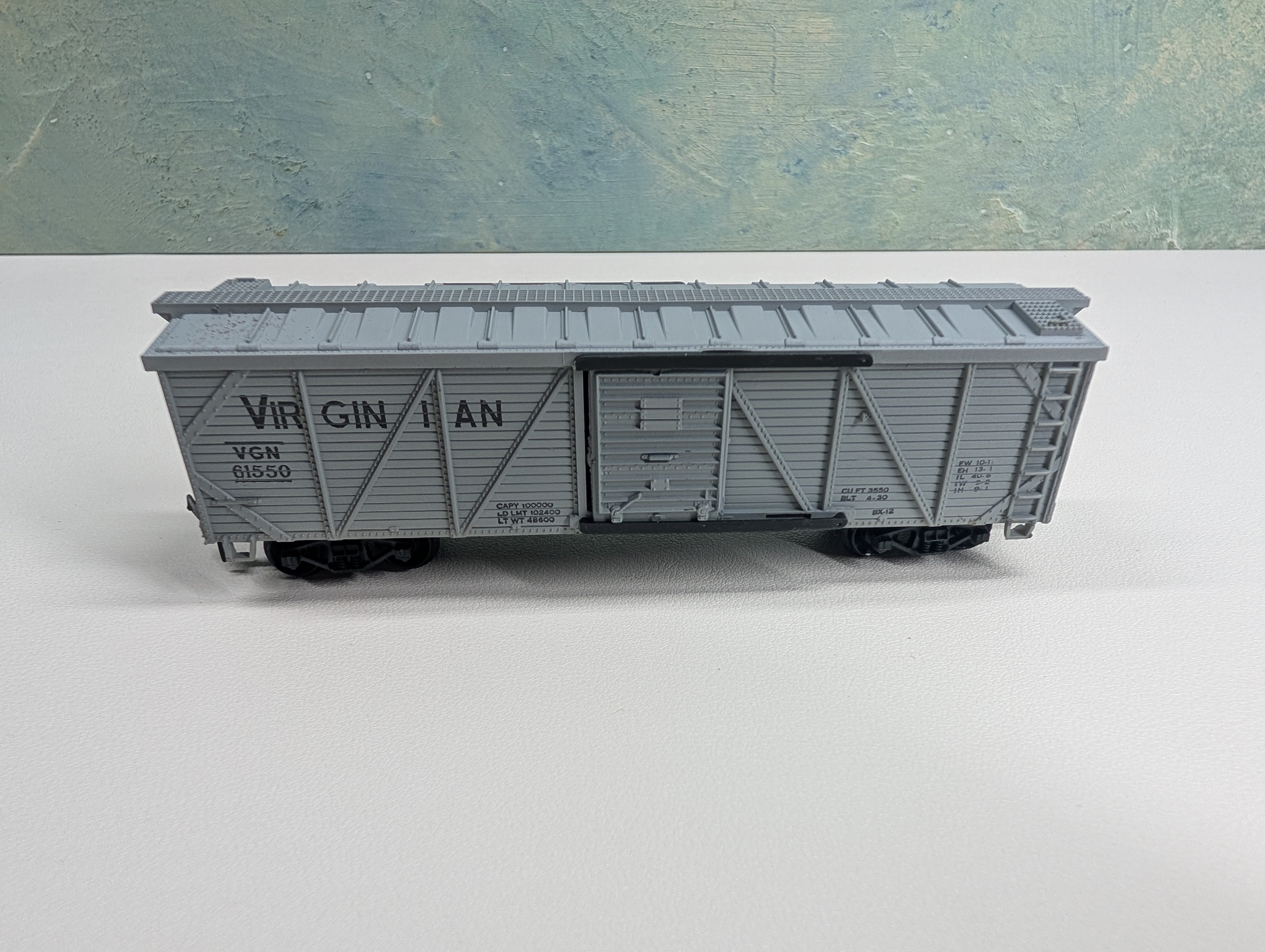 USED Life-Like 8518 HO Scale 40' Wood Braced Box Car Virginian VGN #61550
