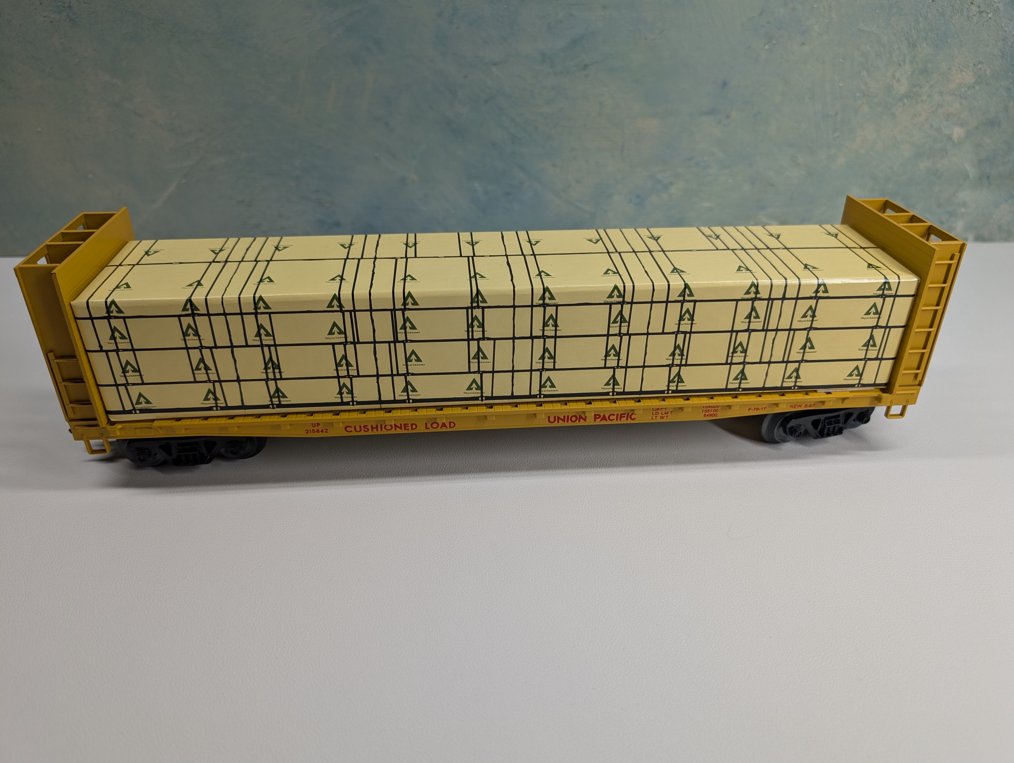 USED Weaver O Bulkhead Flat Car w/ Load, 3 Rail Union Pacific #215842