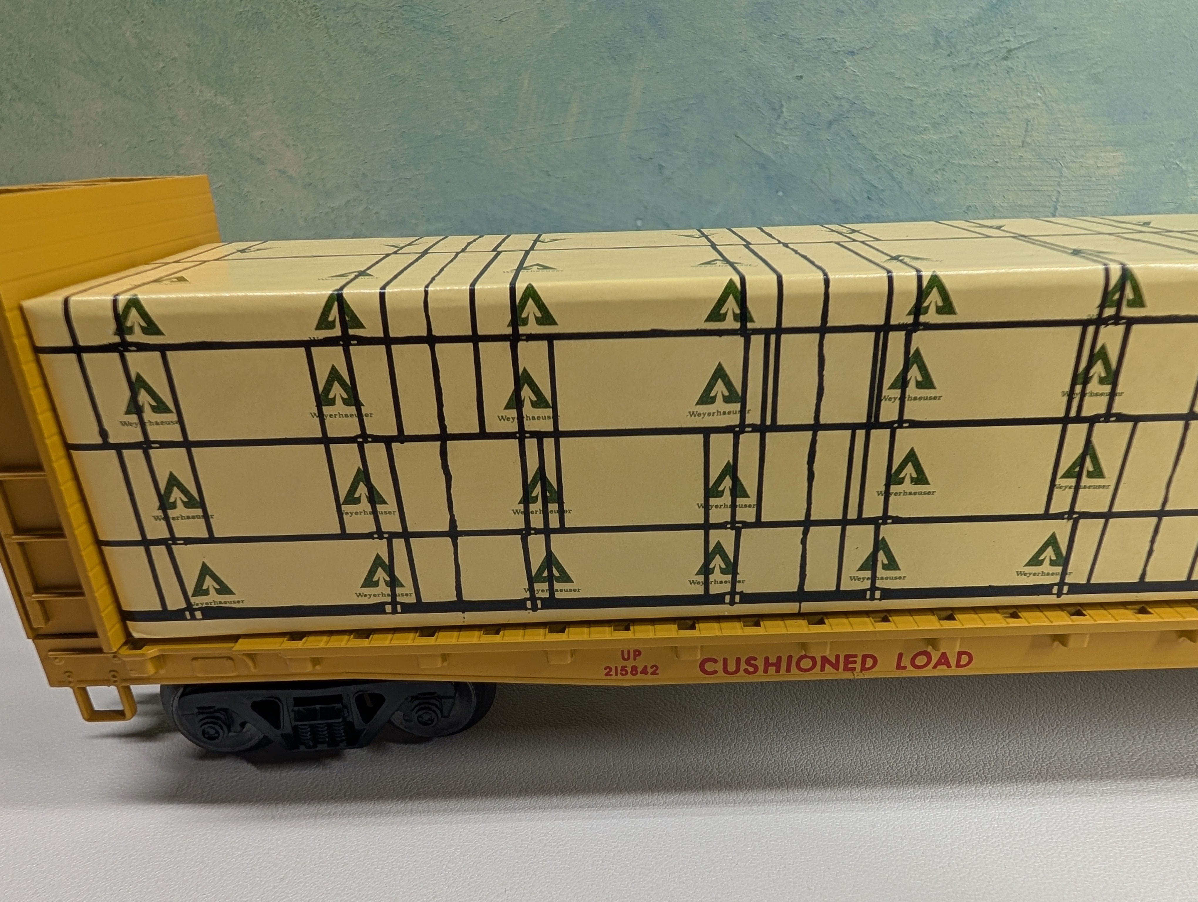 USED Weaver O Bulkhead Flat Car w/ Load, 3 Rail Union Pacific #215842