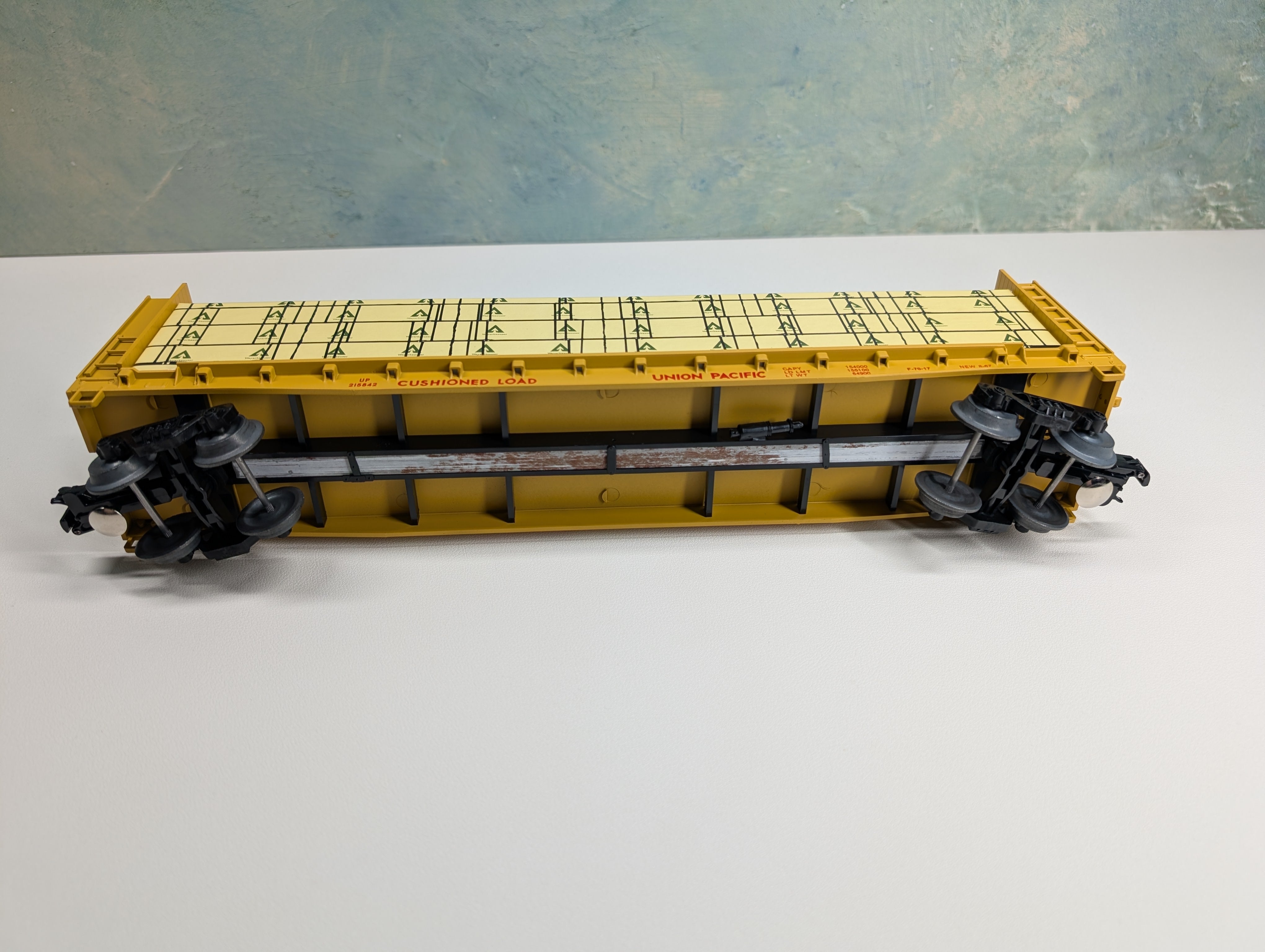 USED Weaver O Bulkhead Flat Car w/ Load, 3 Rail Union Pacific #215842