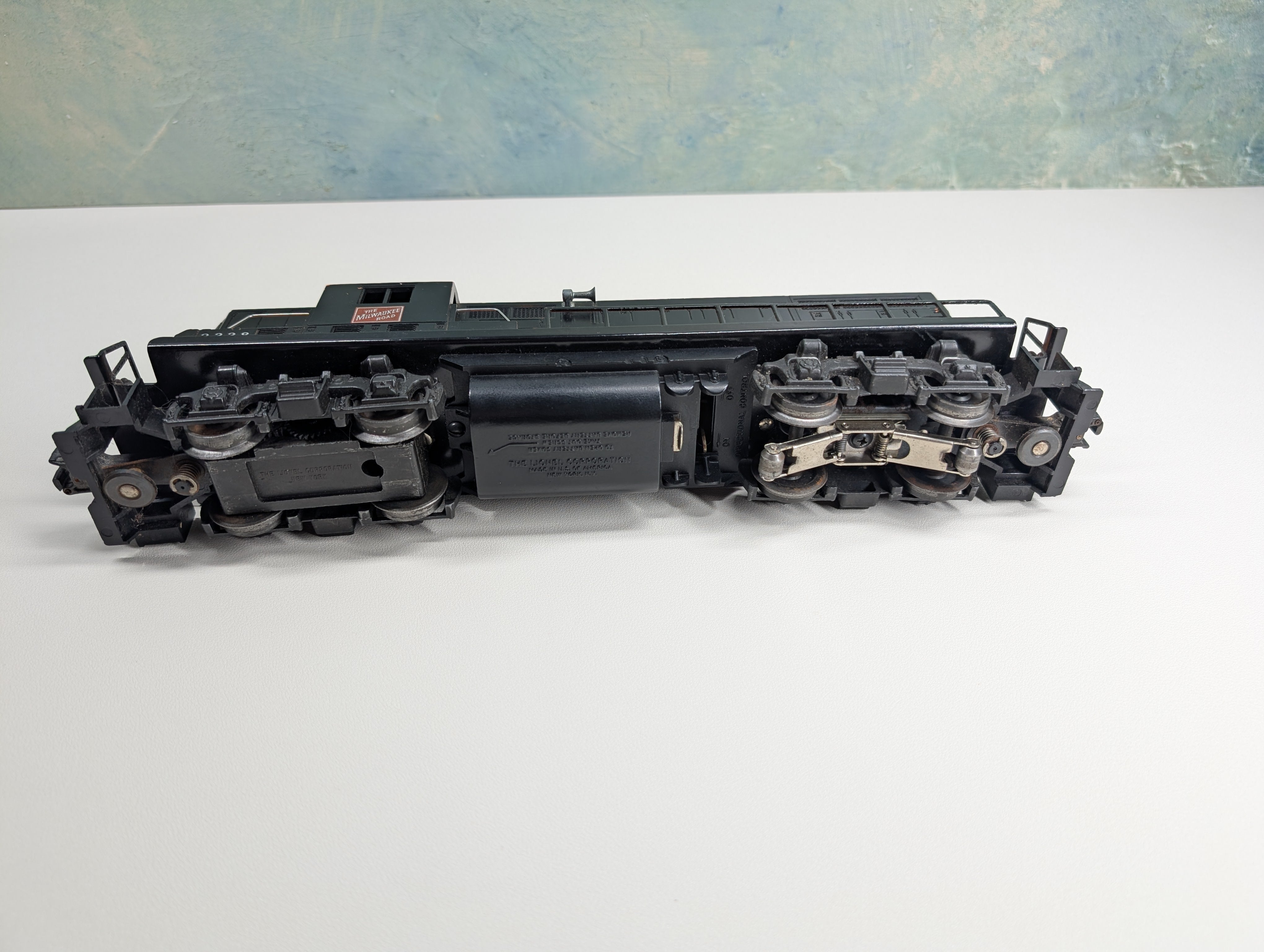 USED Lionel O Diesel Locomotive Milwaukee Road #2338 Tested, 3 Rail