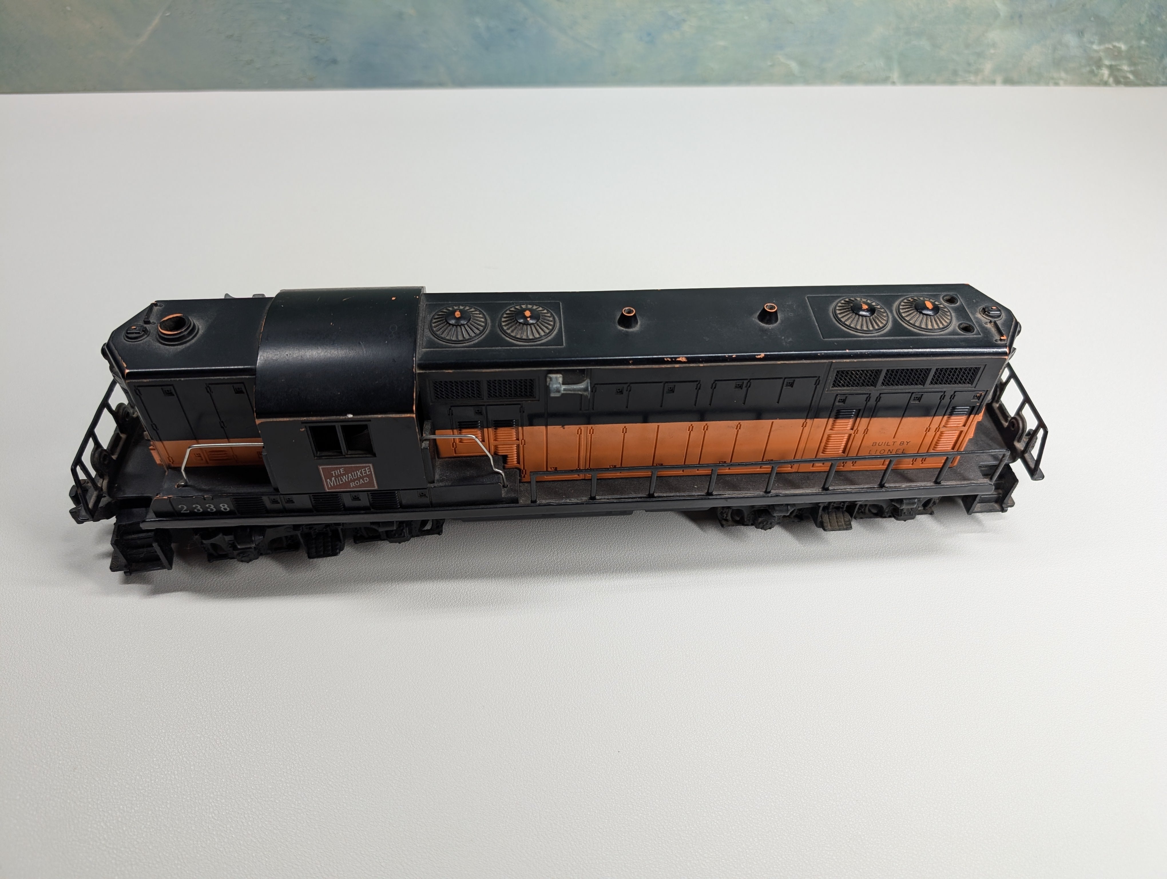 USED Lionel O Diesel Locomotive Milwaukee Road #2338 Tested, 3 Rail
