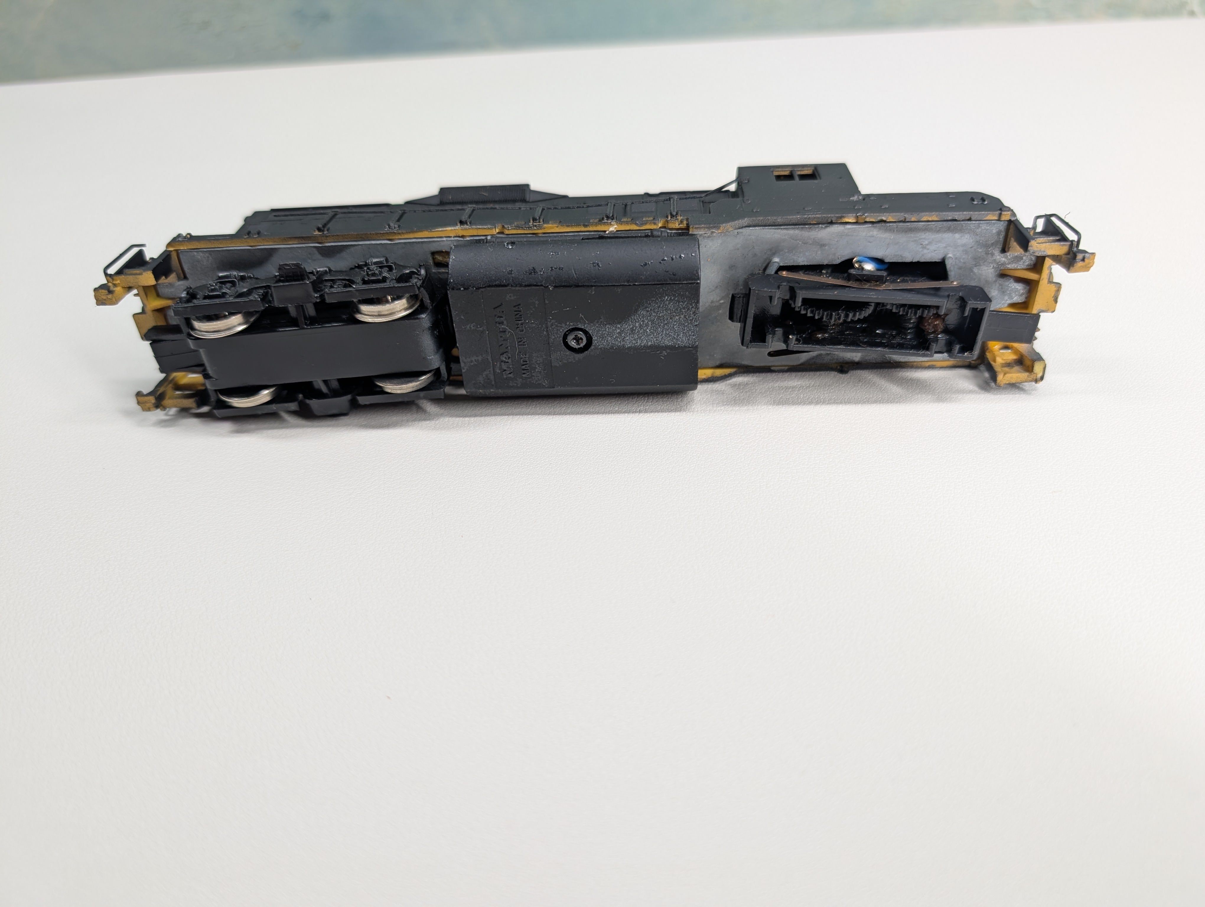 USED Mantua HO Scale GP20 Diesel Locomotive for Parts/Repairs