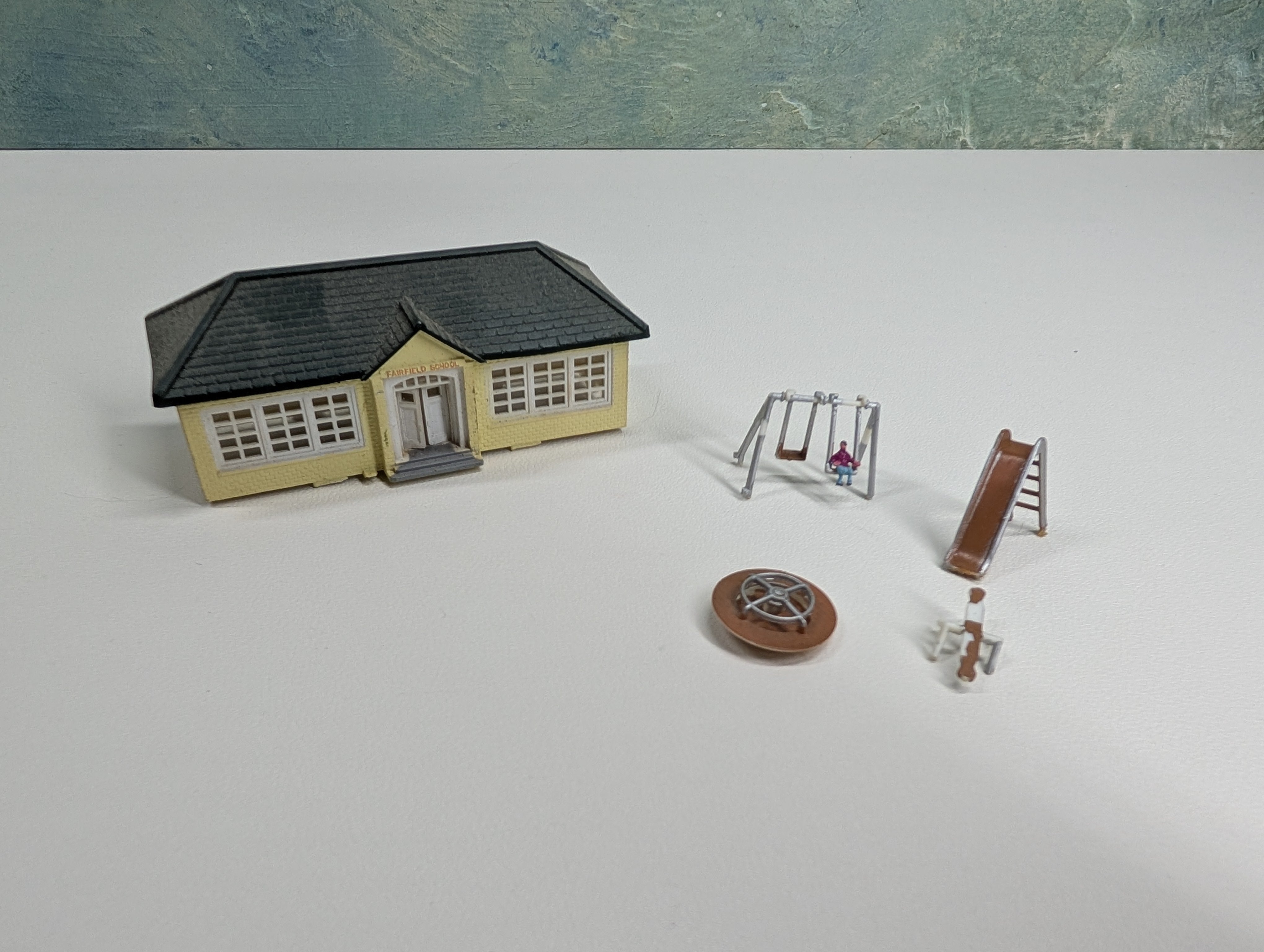USED N Scale Fairfield School House w/ Playground Scene