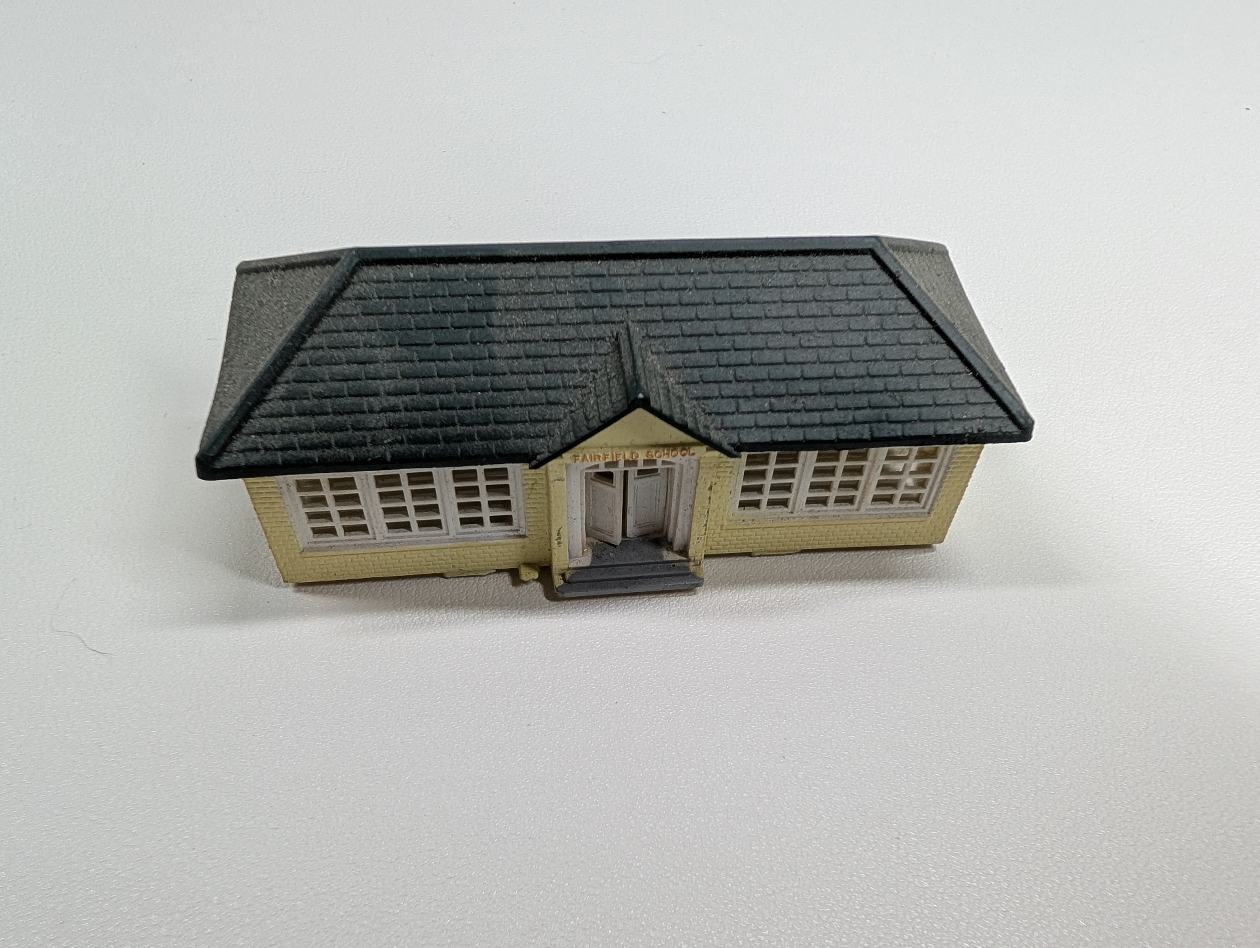 USED N Scale Fairfield School House w/ Playground Scene