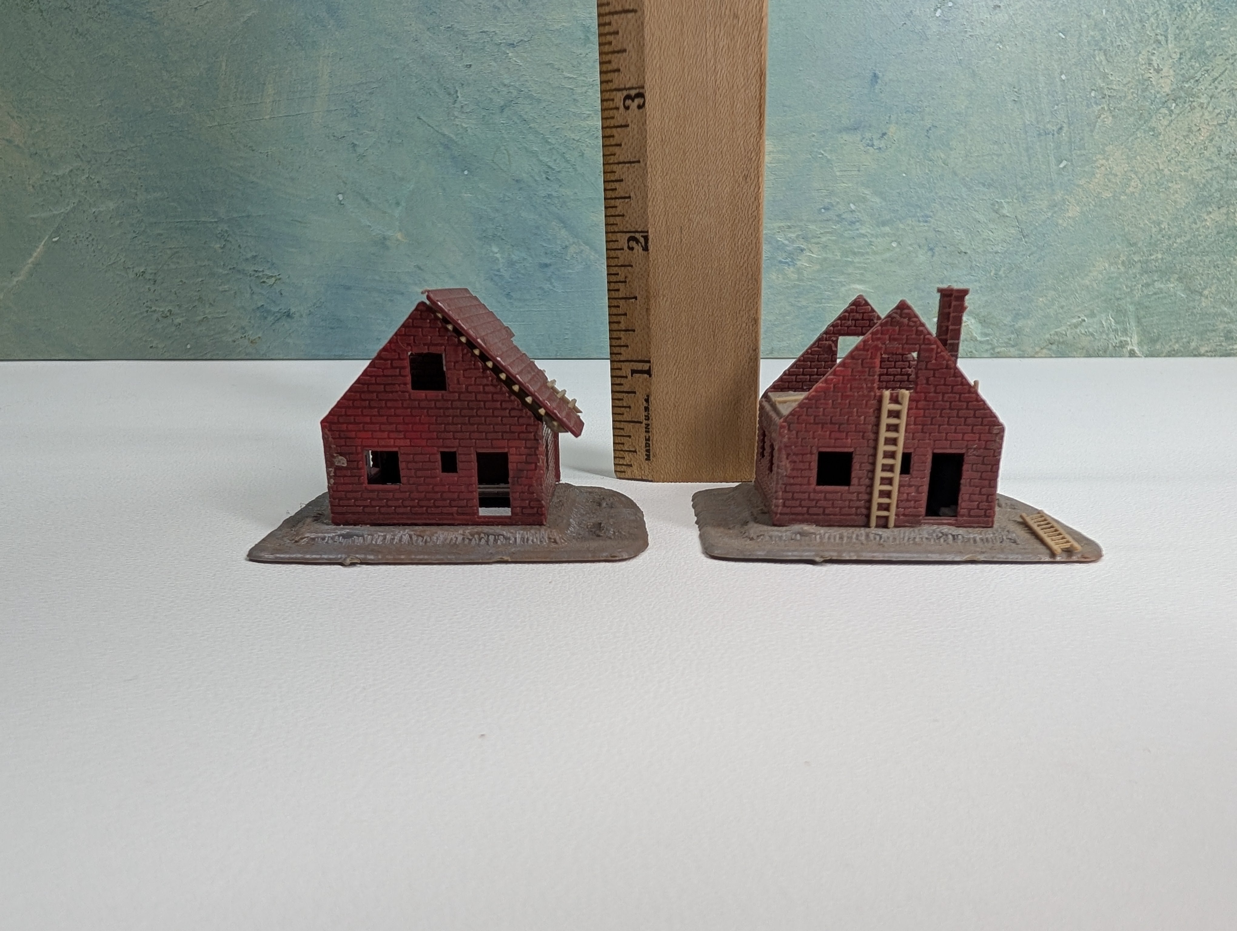 USED N Scale Set of Homes Under Construction (2 pcs)