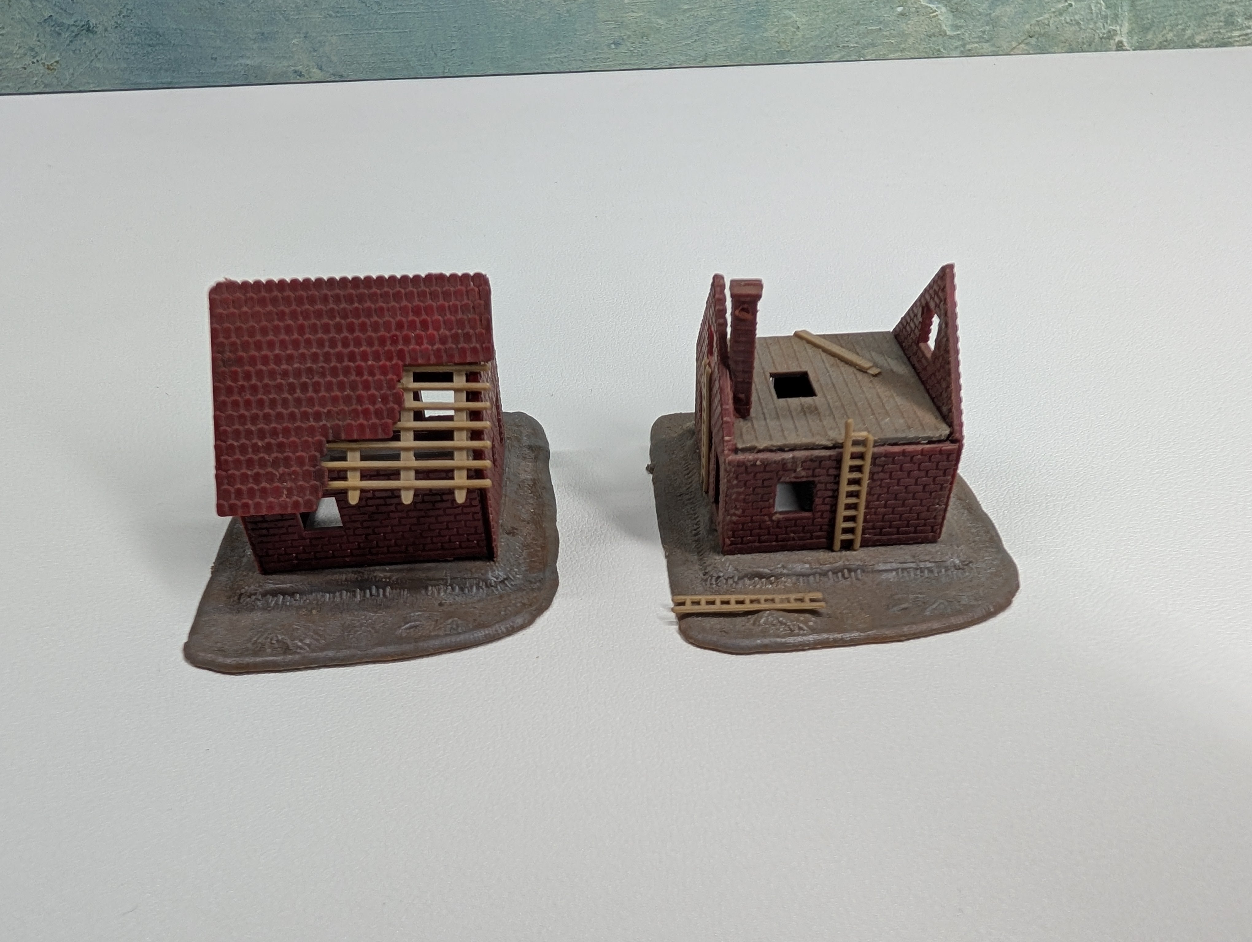 USED N Scale Set of Homes Under Construction (2 pcs)