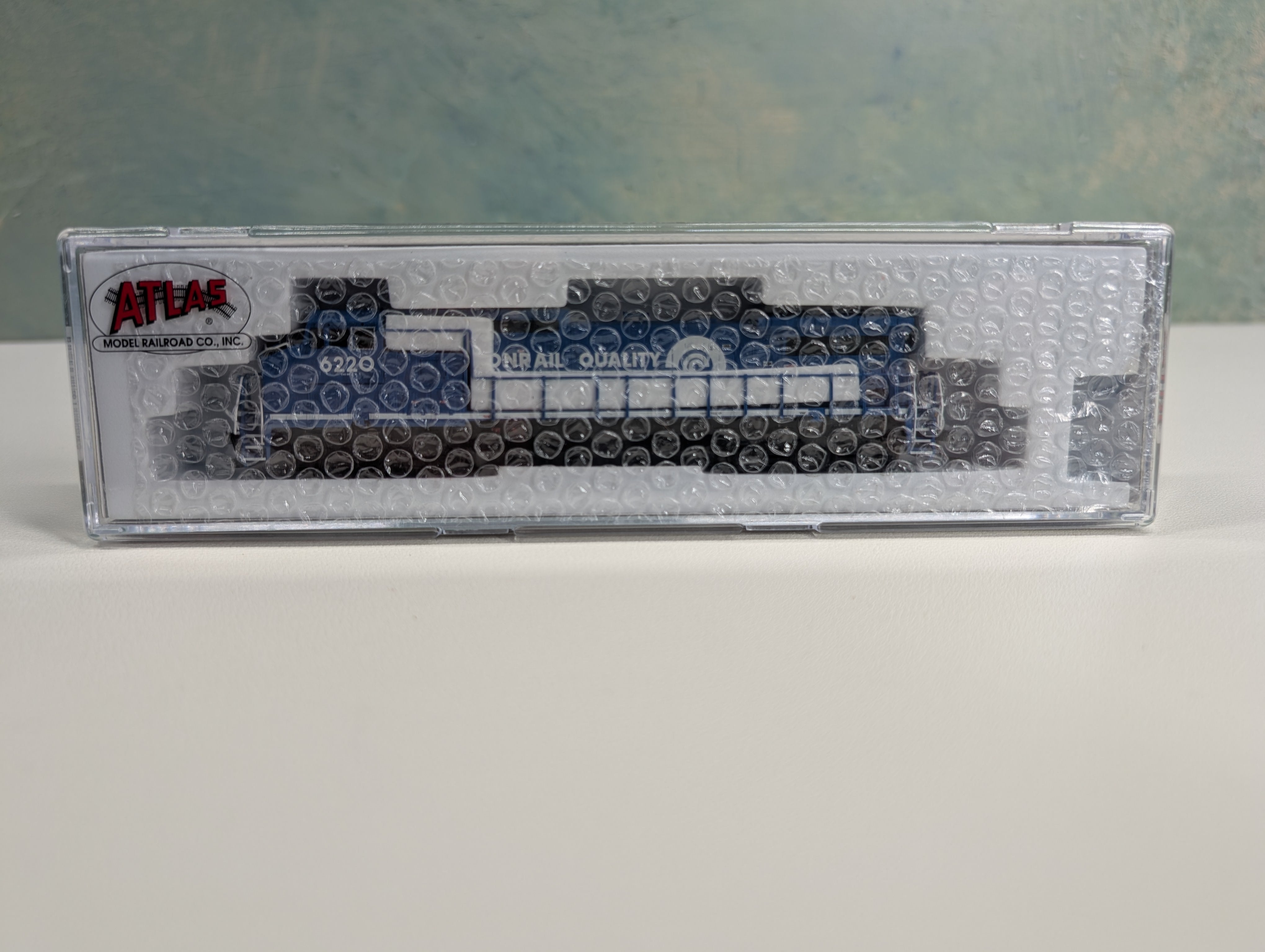 Atlas 40005852 N Scale Dash 8-40CW Diesel Locomotive Conrail Quality #6220 Gold ESU LokSound 5