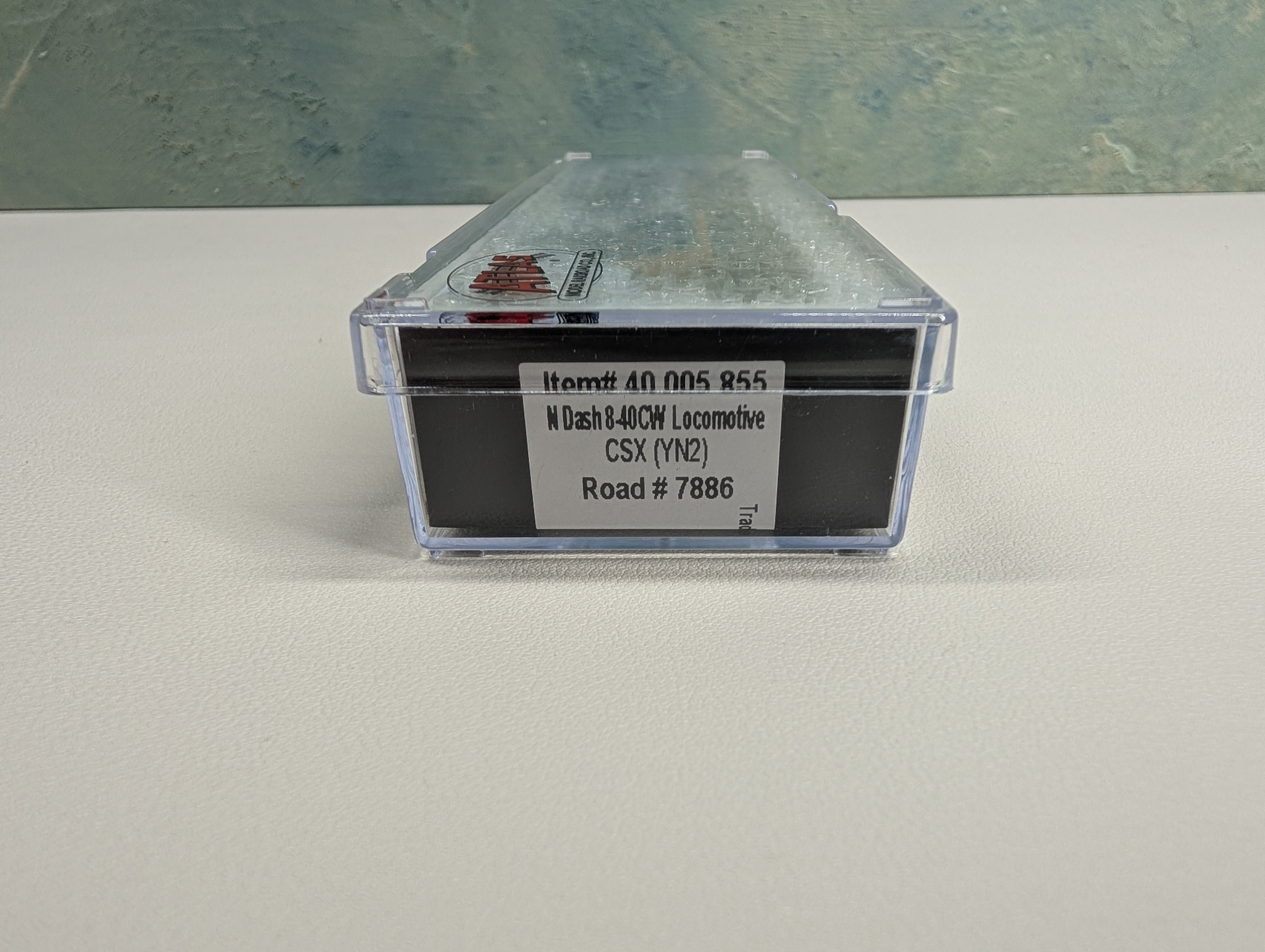 Atlas 40005855 N Scale Dash 8-40CW Diesel Locomotive CSX #7886 YN2 Gold ESU LokSound 5