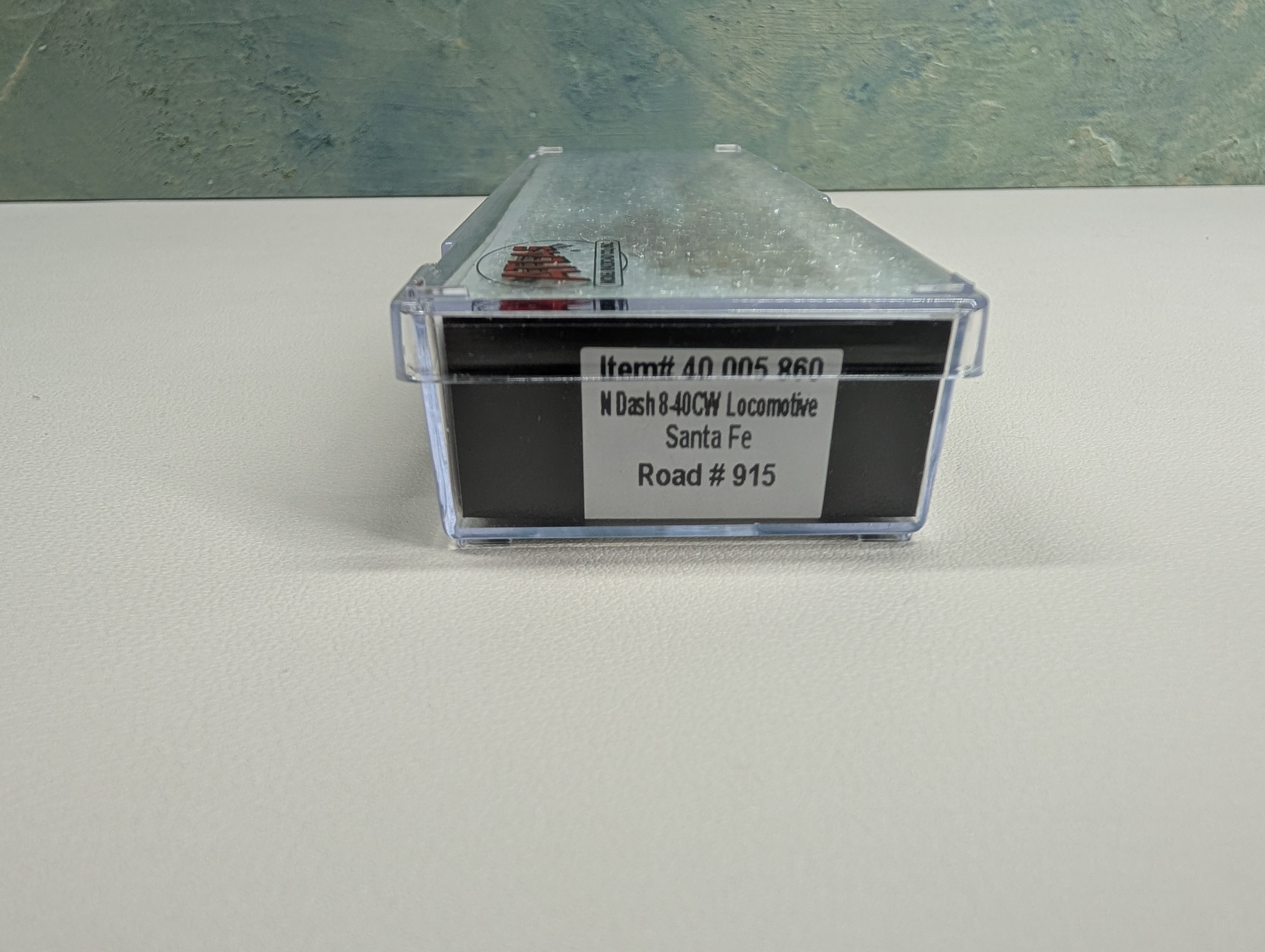 Atlas 40005860 N Scale Dash 8-40CW Diesel Locomotive Santa Fe #915 Gold ESU LokSound 5