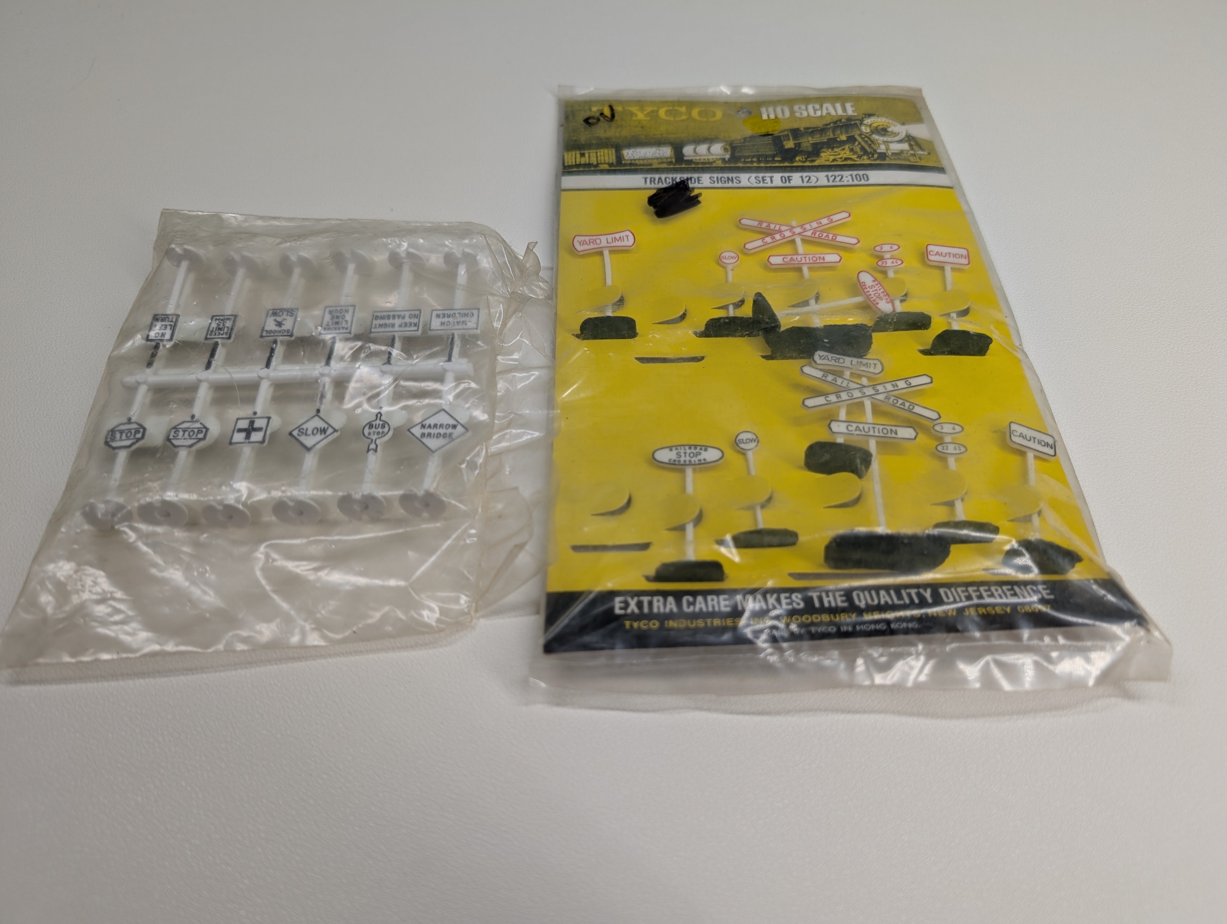 USED Tyco HO Scale Trackside Signs (sealed)