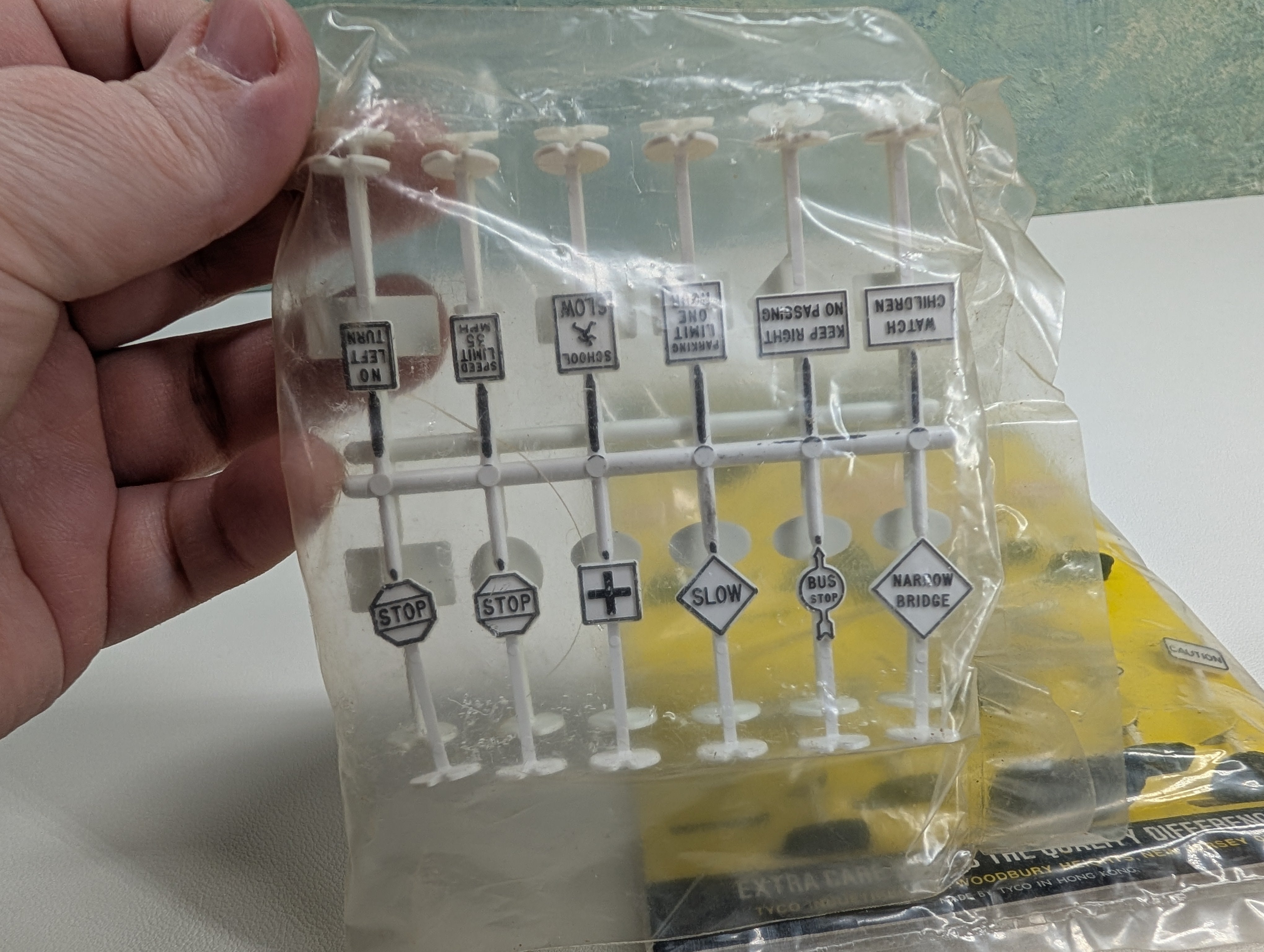 USED Tyco HO Scale Trackside Signs (sealed)