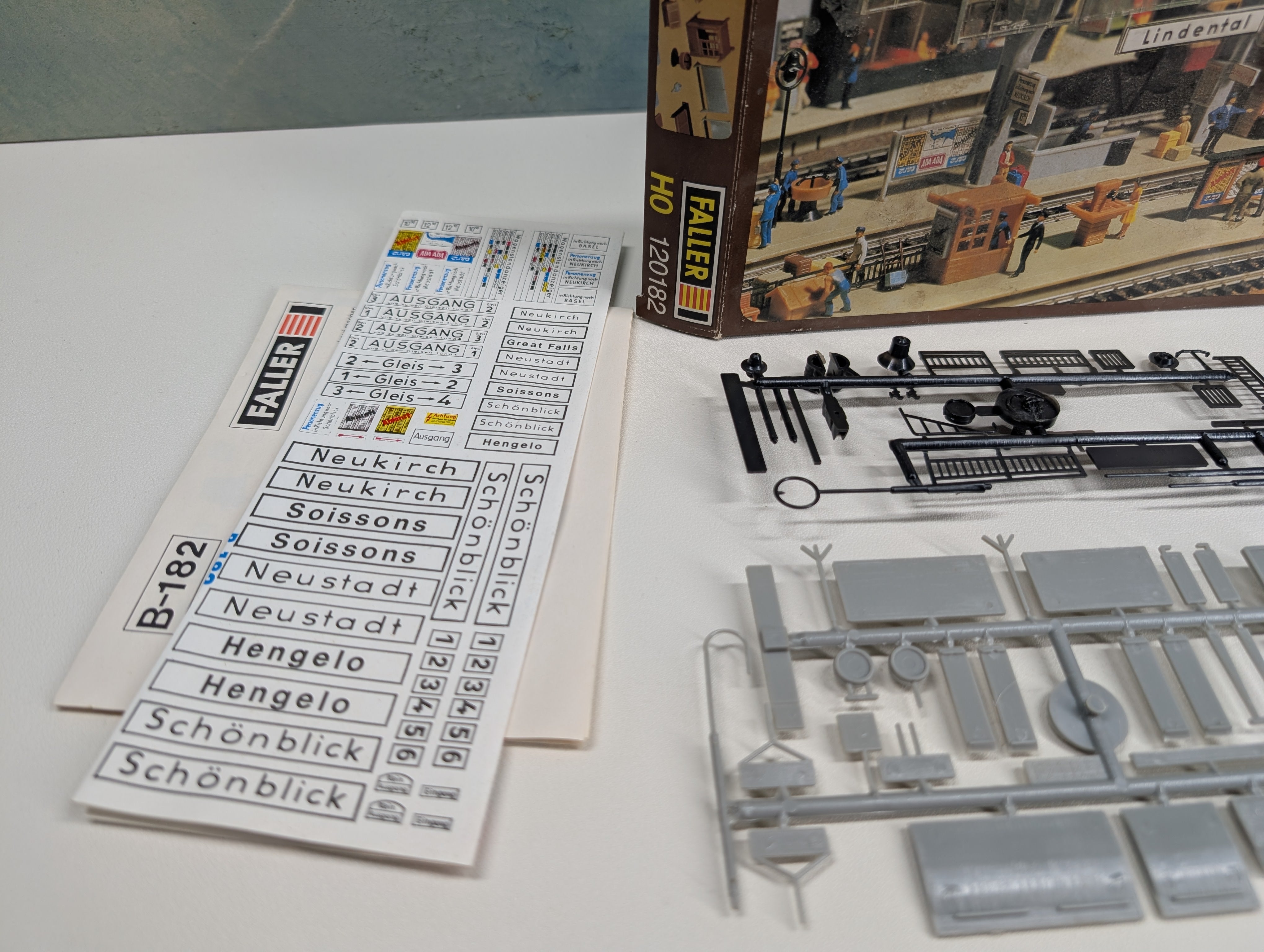 USED Faller 120182 HO Scale Platform Accessories