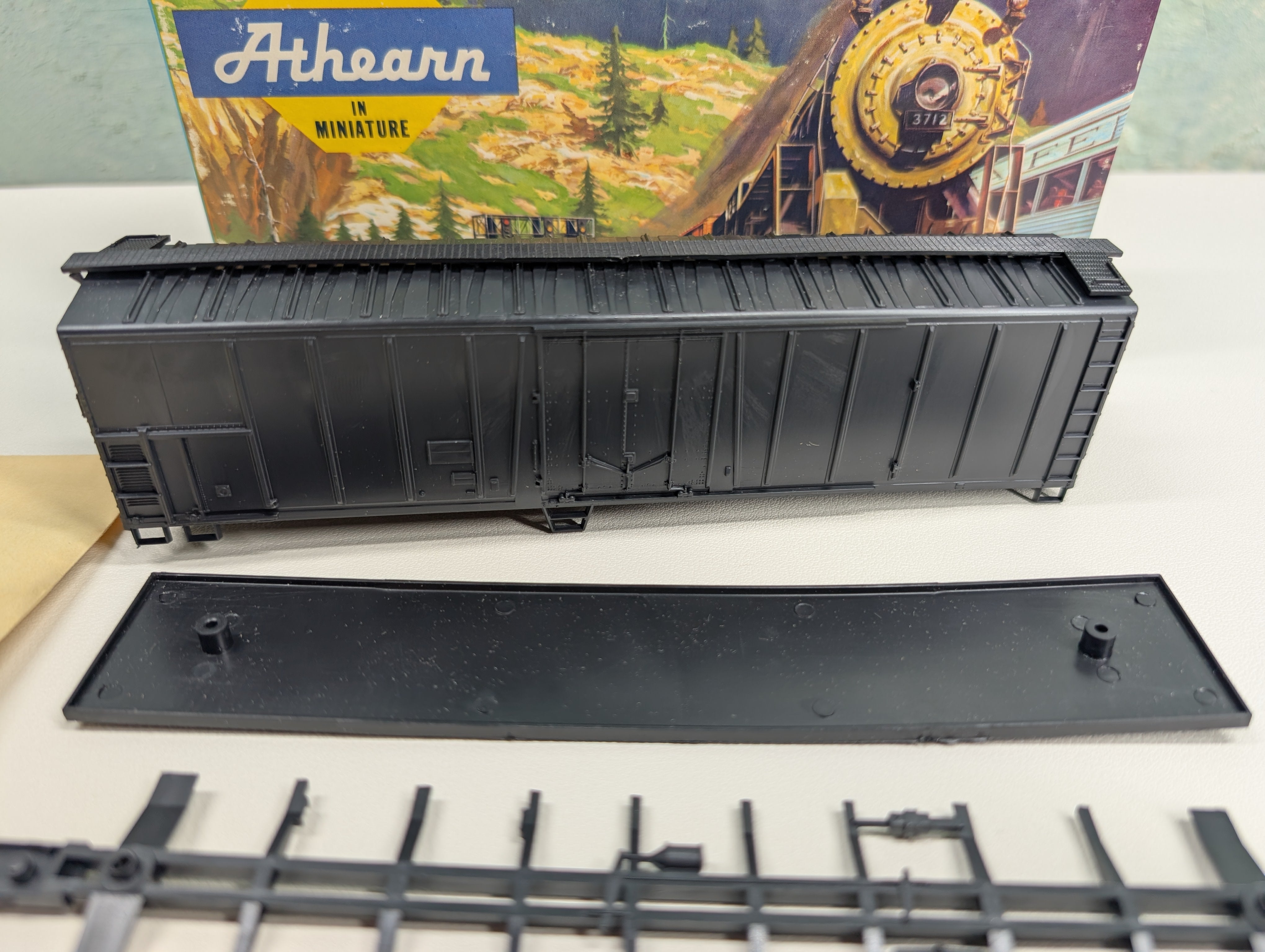 USED Athearn HO Scale 50' Outside Braced Reefer Undecorated Black
