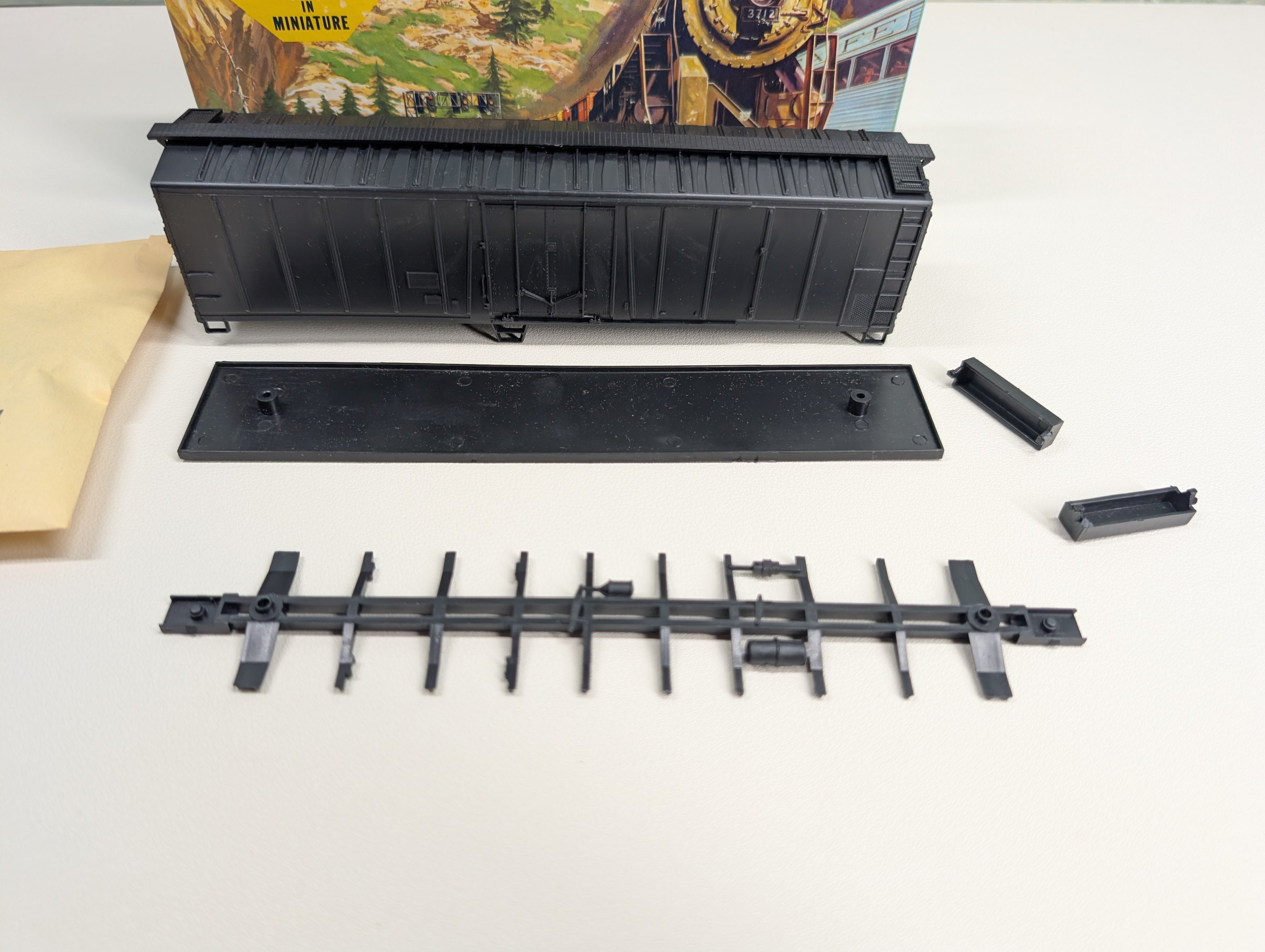 USED Athearn HO Scale 50' Outside Braced Reefer Undecorated Black