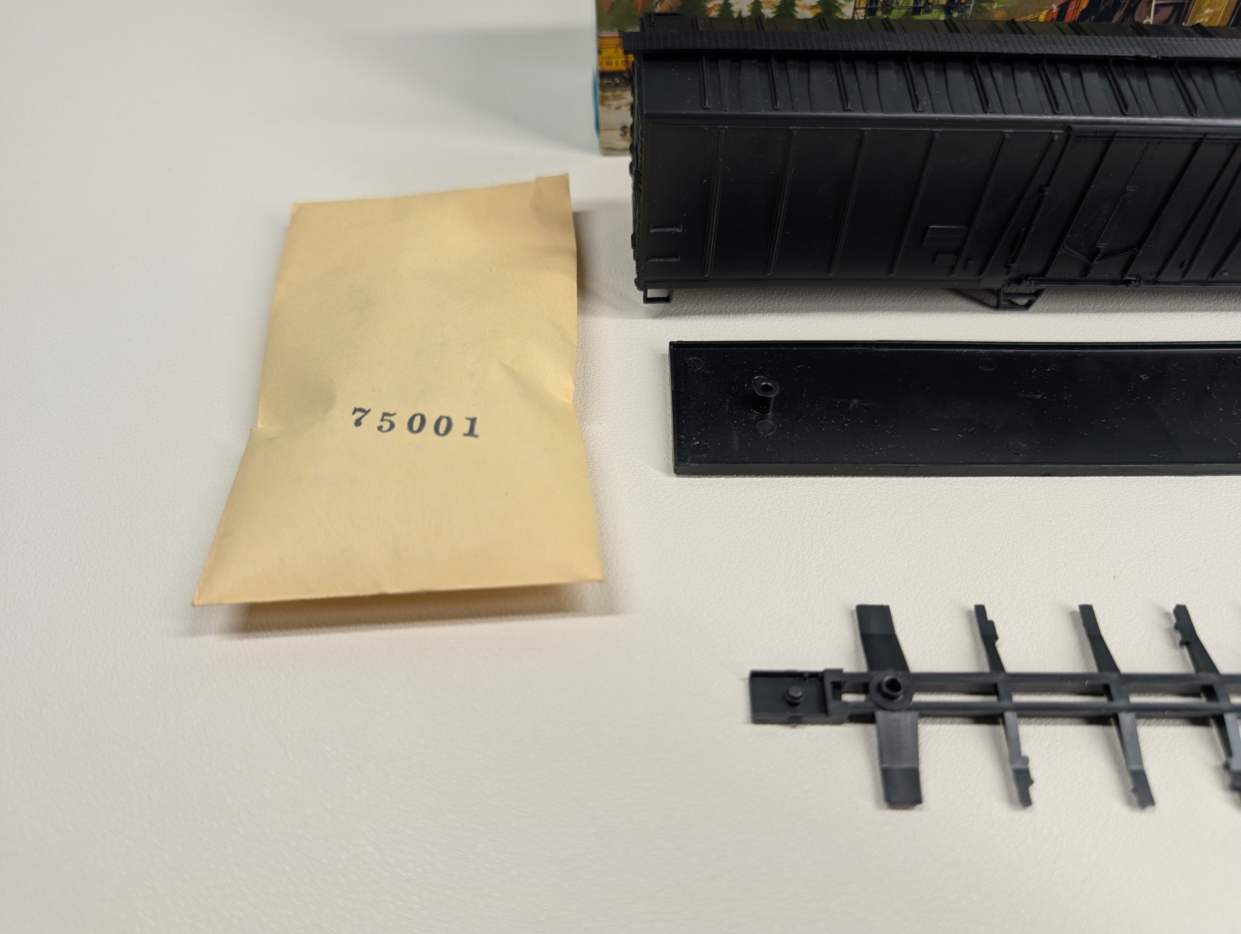 USED Athearn HO Scale 50' Outside Braced Reefer Undecorated Black