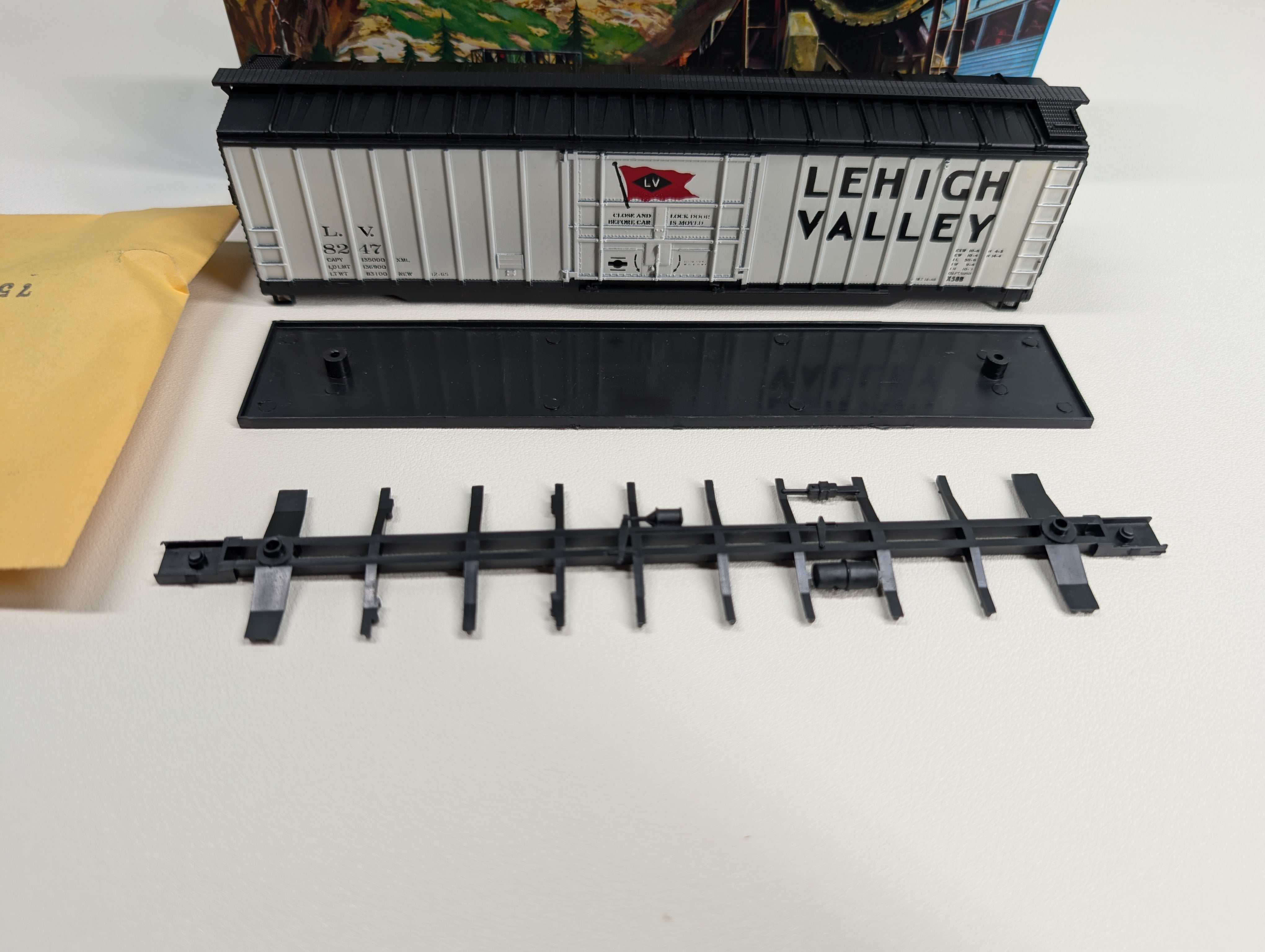 USED Athearn HO Scale 50' Box Car Lehigh Valley LV #8247