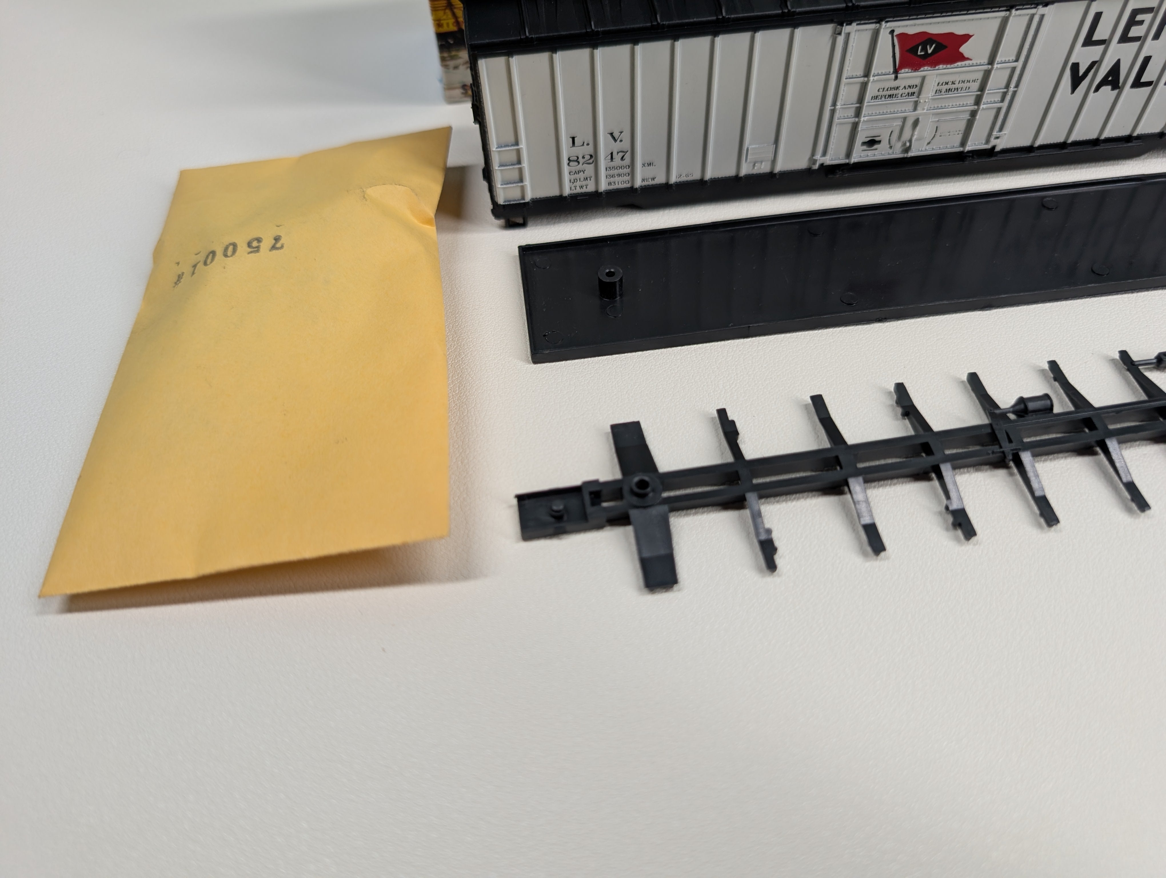 USED Athearn HO Scale 50' Box Car Lehigh Valley LV #8247