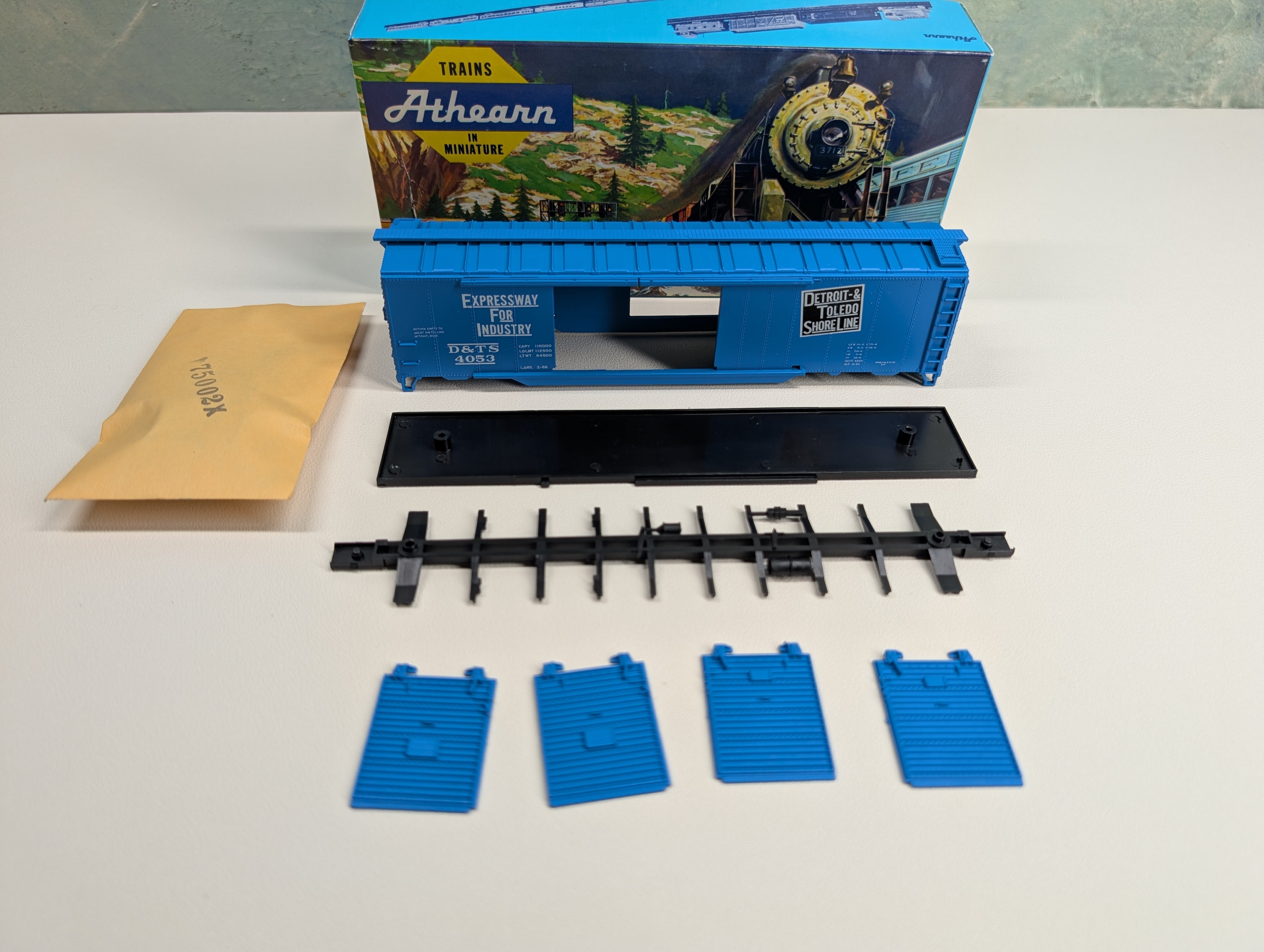 USED Athearn HO Scale 50' DD Box Car Detroit and Toledo Shore Line D&TS #4056
