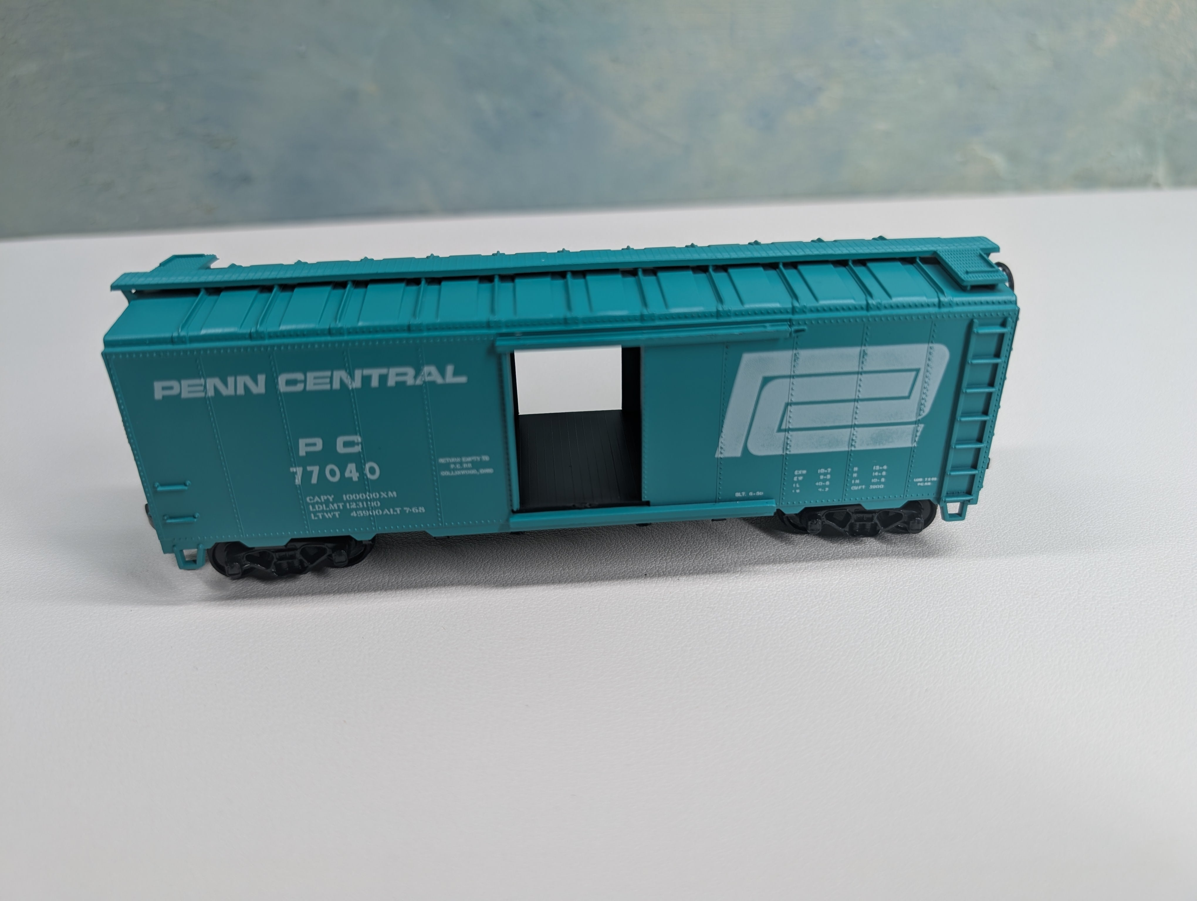 USED Athearn HO Scale 40' Box Car Penn Central PC #77040
