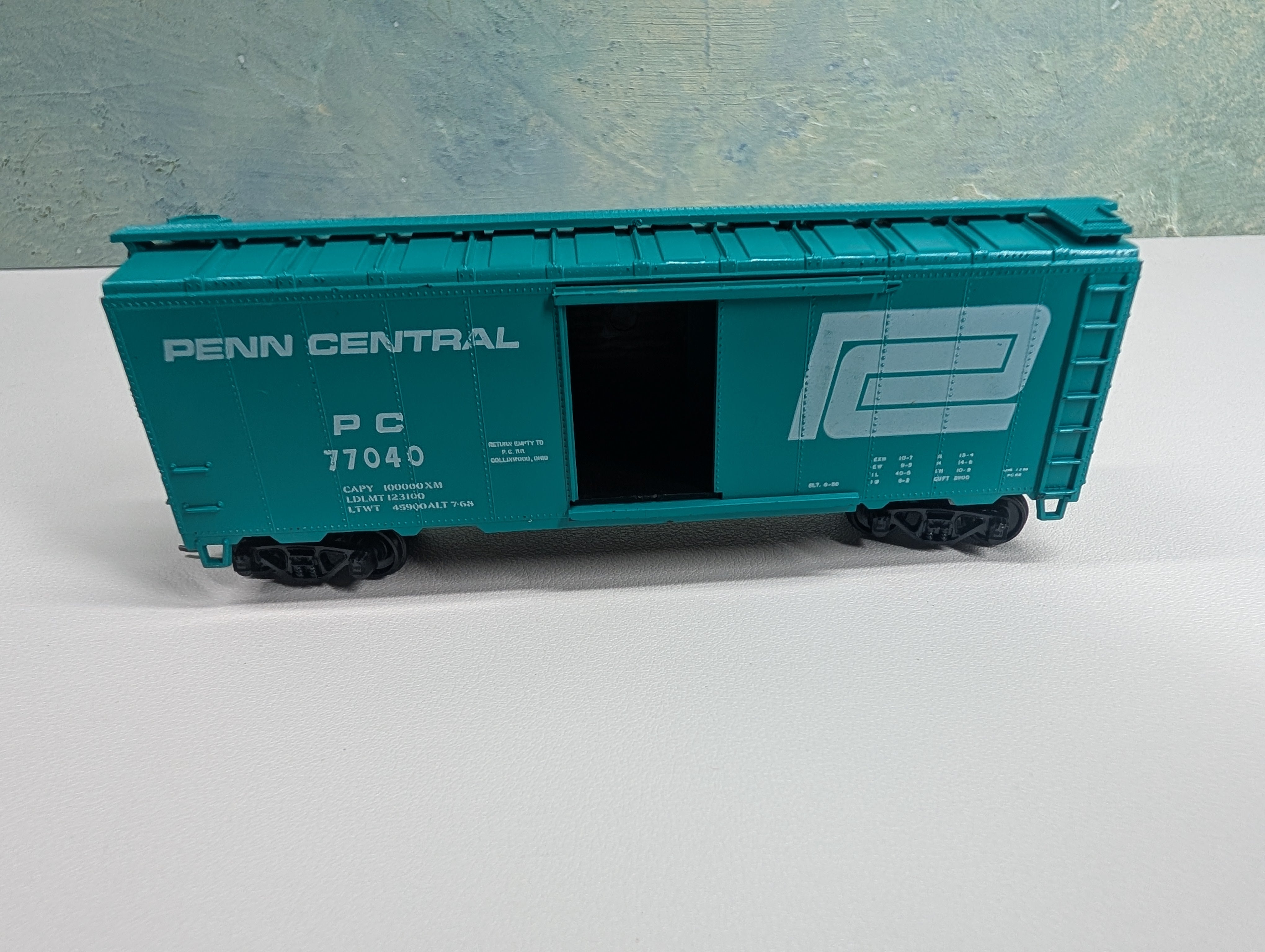 USED Athearn HO Scale 40' Box Car Penn Central PC #77040