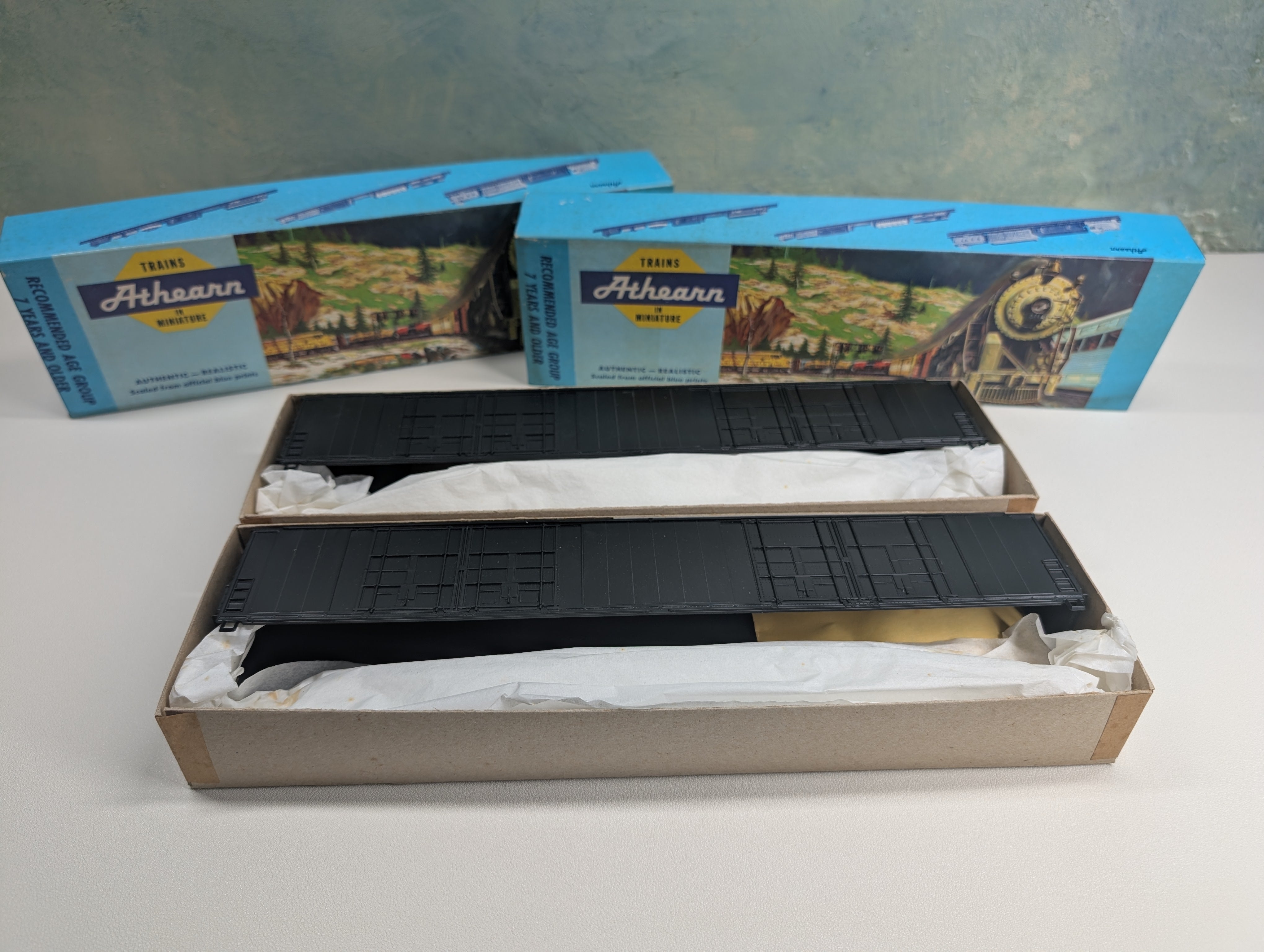 USED Athearn HO Scale 86' HI-Cube Box Car Black Undecorated KIT (2 pcs)