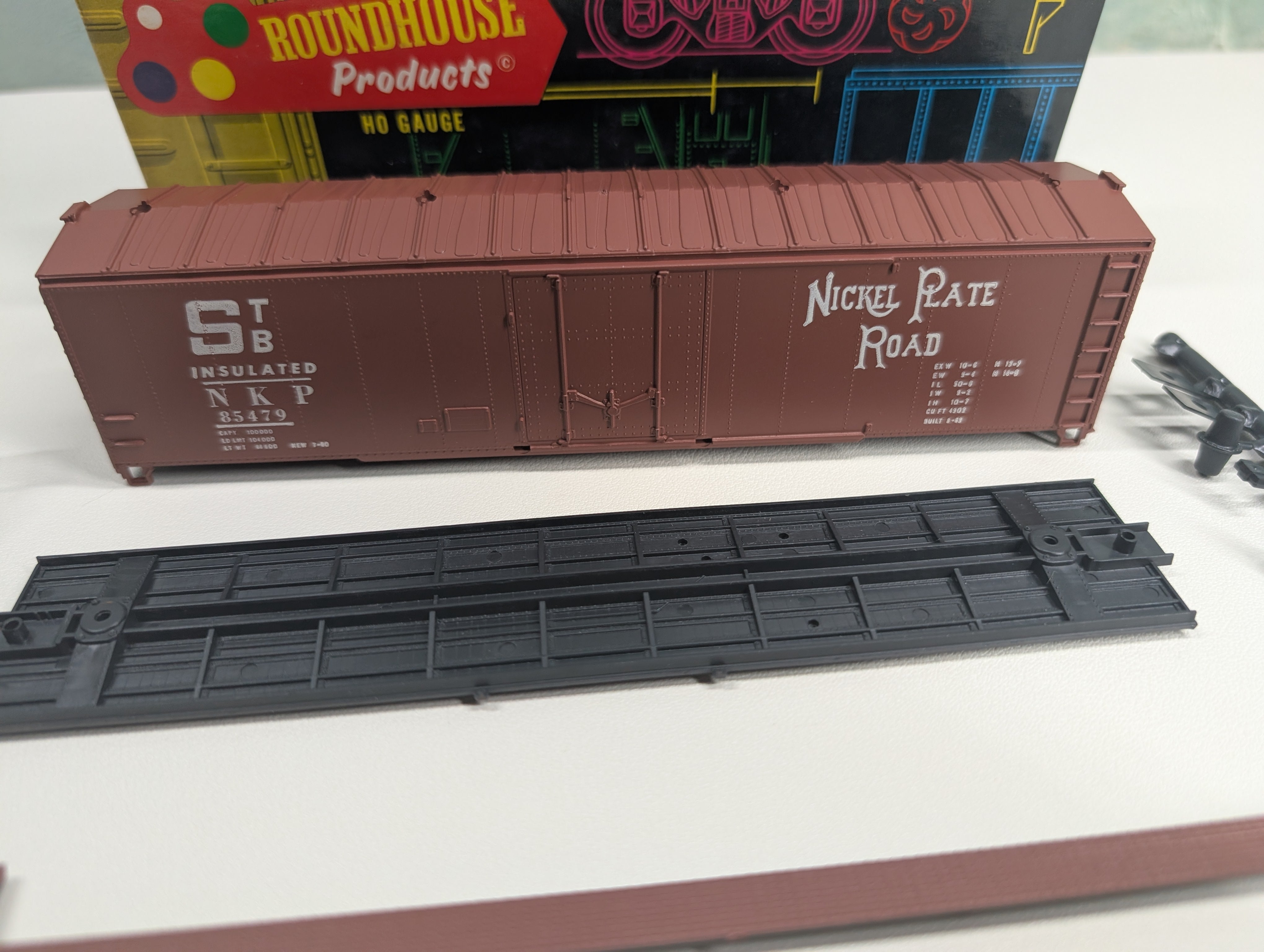 USED Roundhouse HO Scale 50' Box Car Nickel Plate Road NKP #85479 KIT