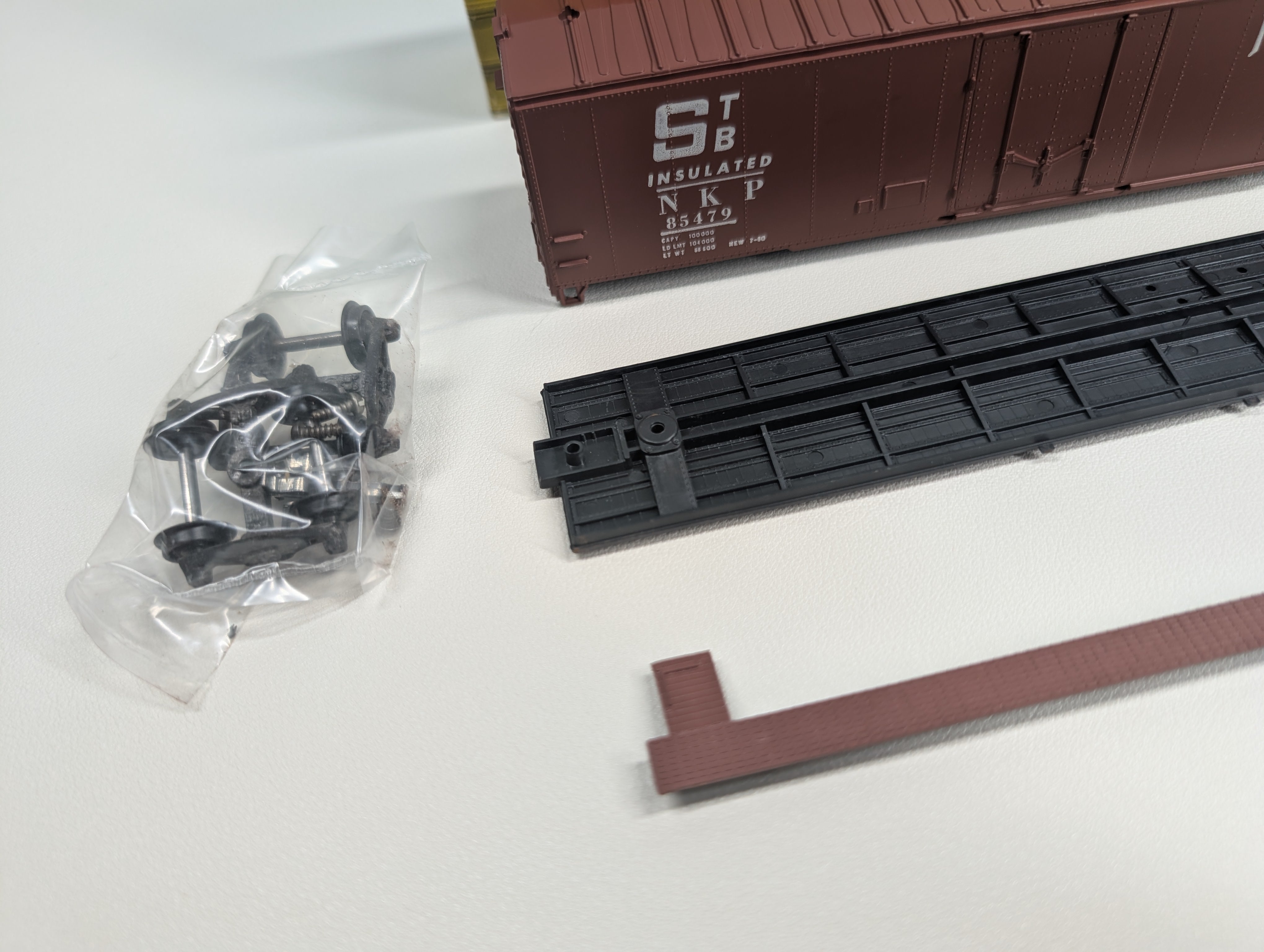 USED Roundhouse HO Scale 50' Box Car Nickel Plate Road NKP #85479 KIT