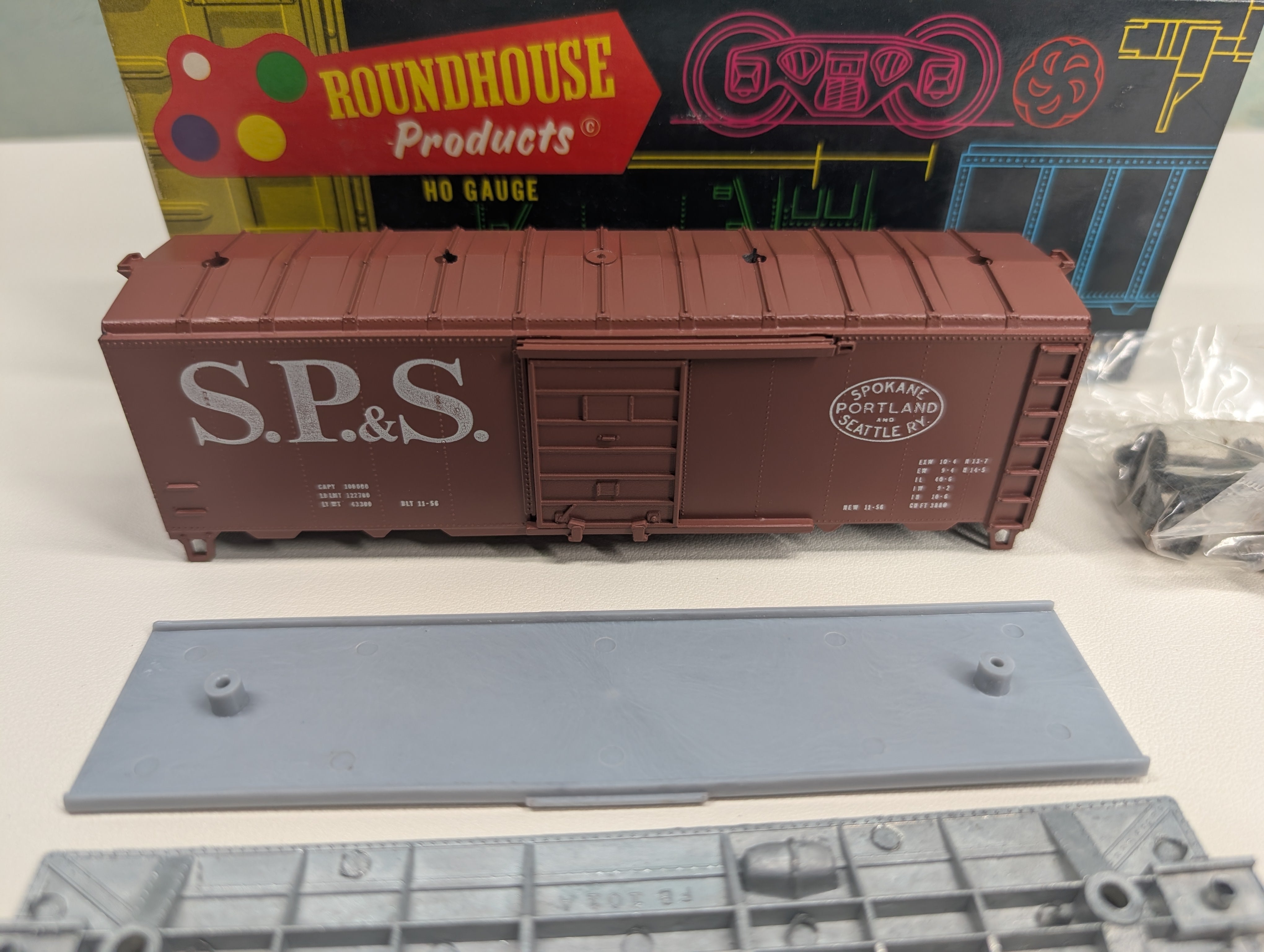 USED Roundhouse HO Scale 40' Box Car Spokane, Portland and Seattle SP&S KIT